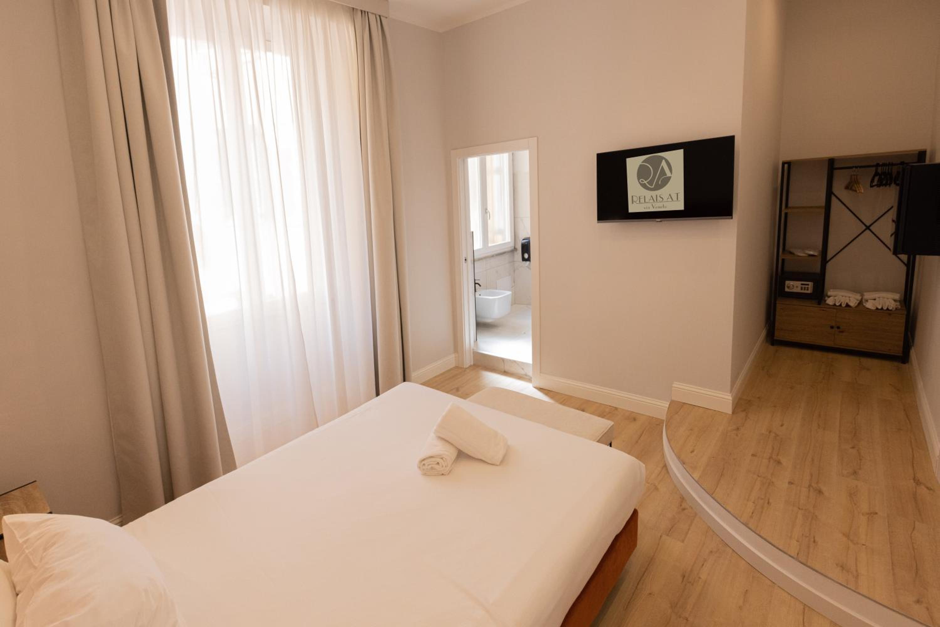 Deluxe Double Room photo 2