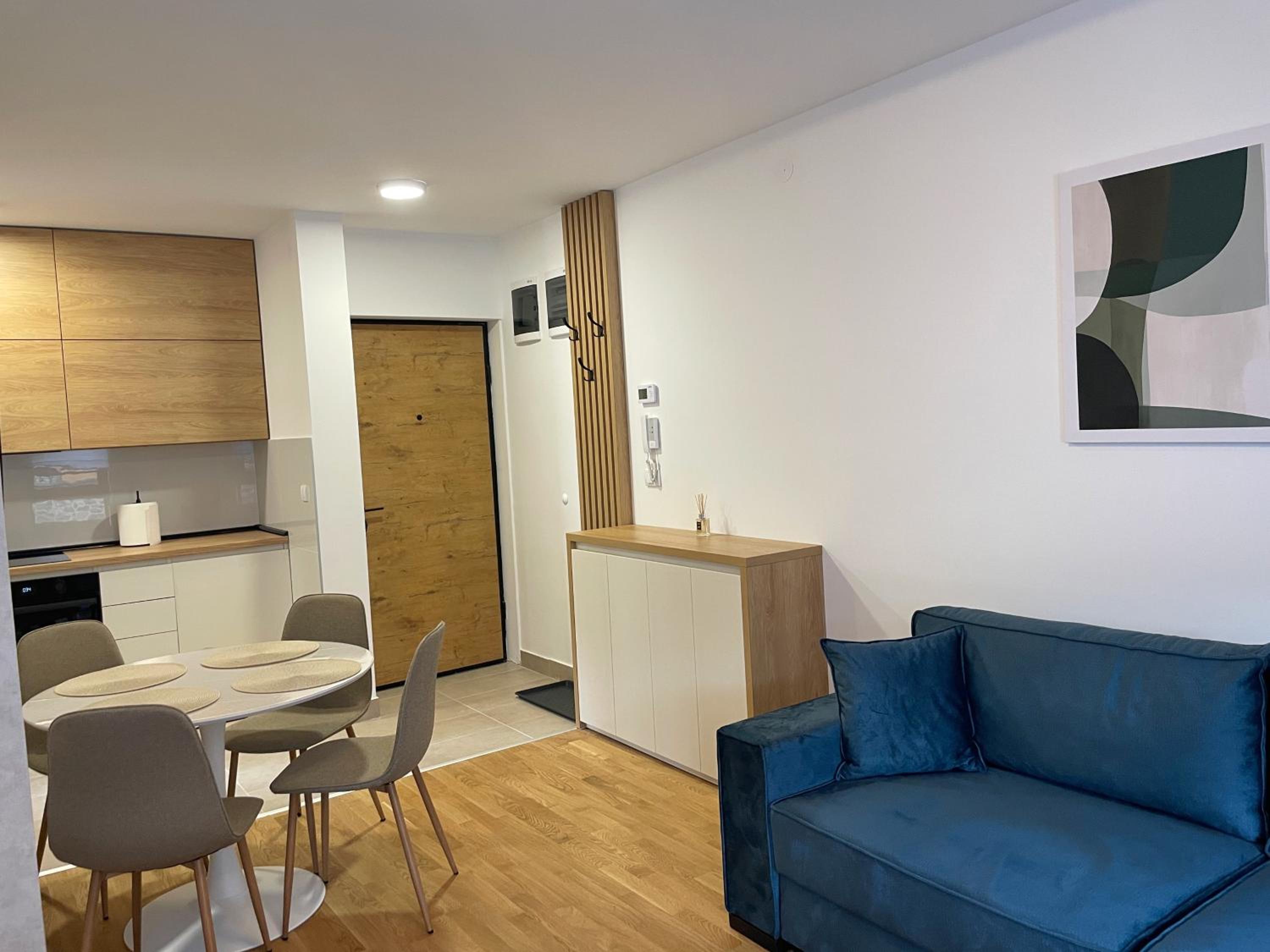 One-Bedroom Apartment photo 1
