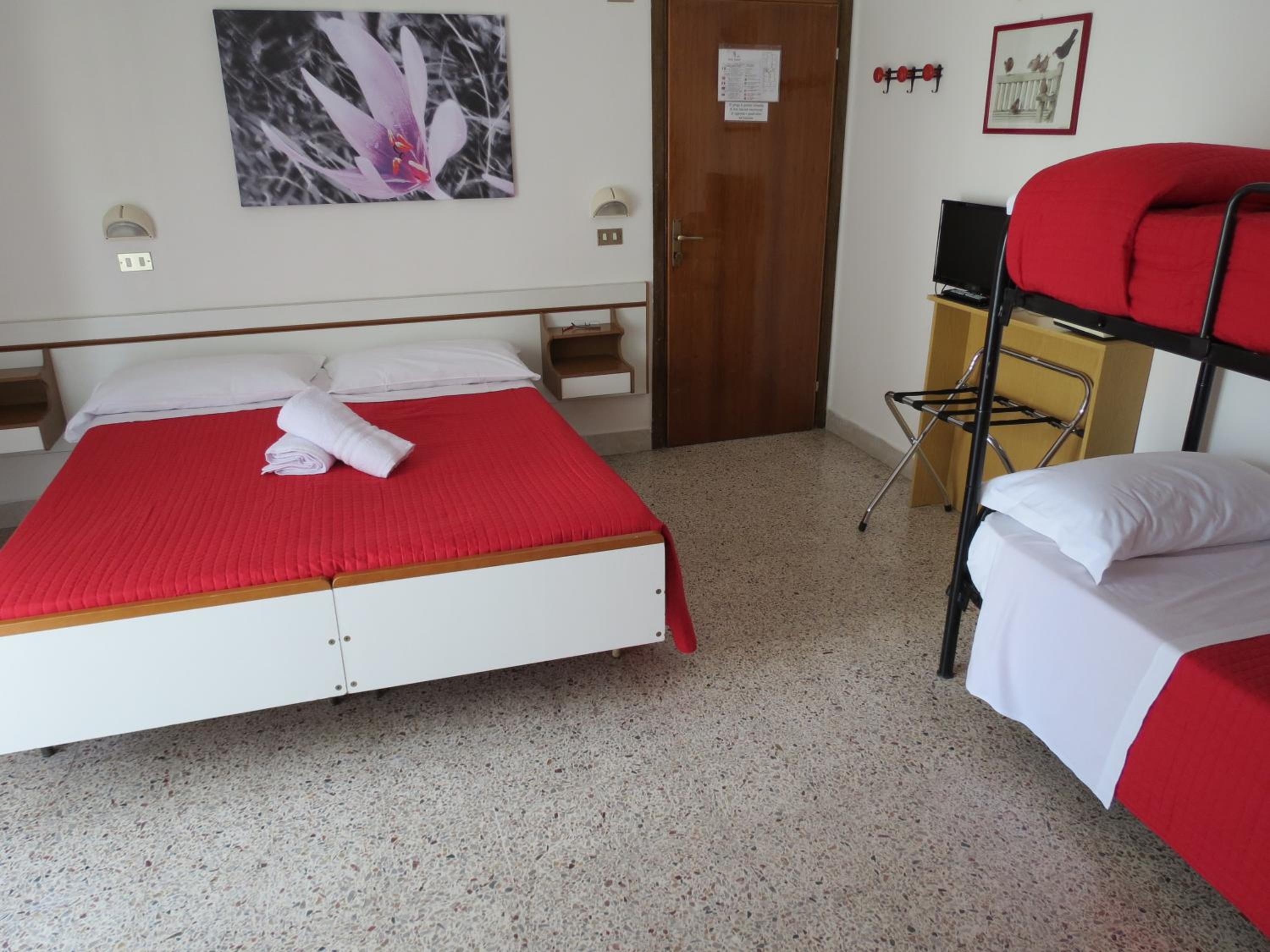 Classic Quadruple Room photo 3