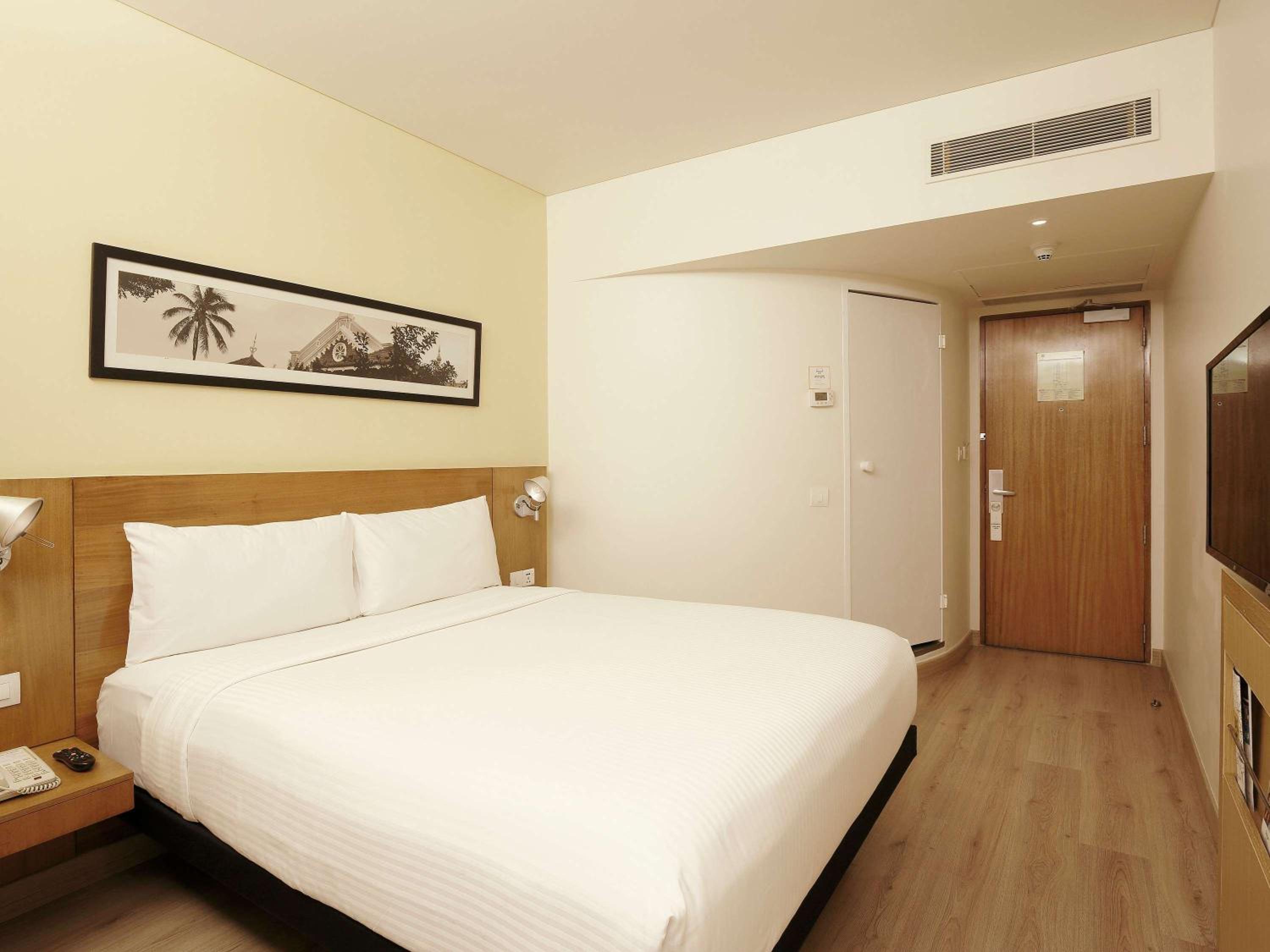 Standard Room with 1 Queen Bed - Photo 4
