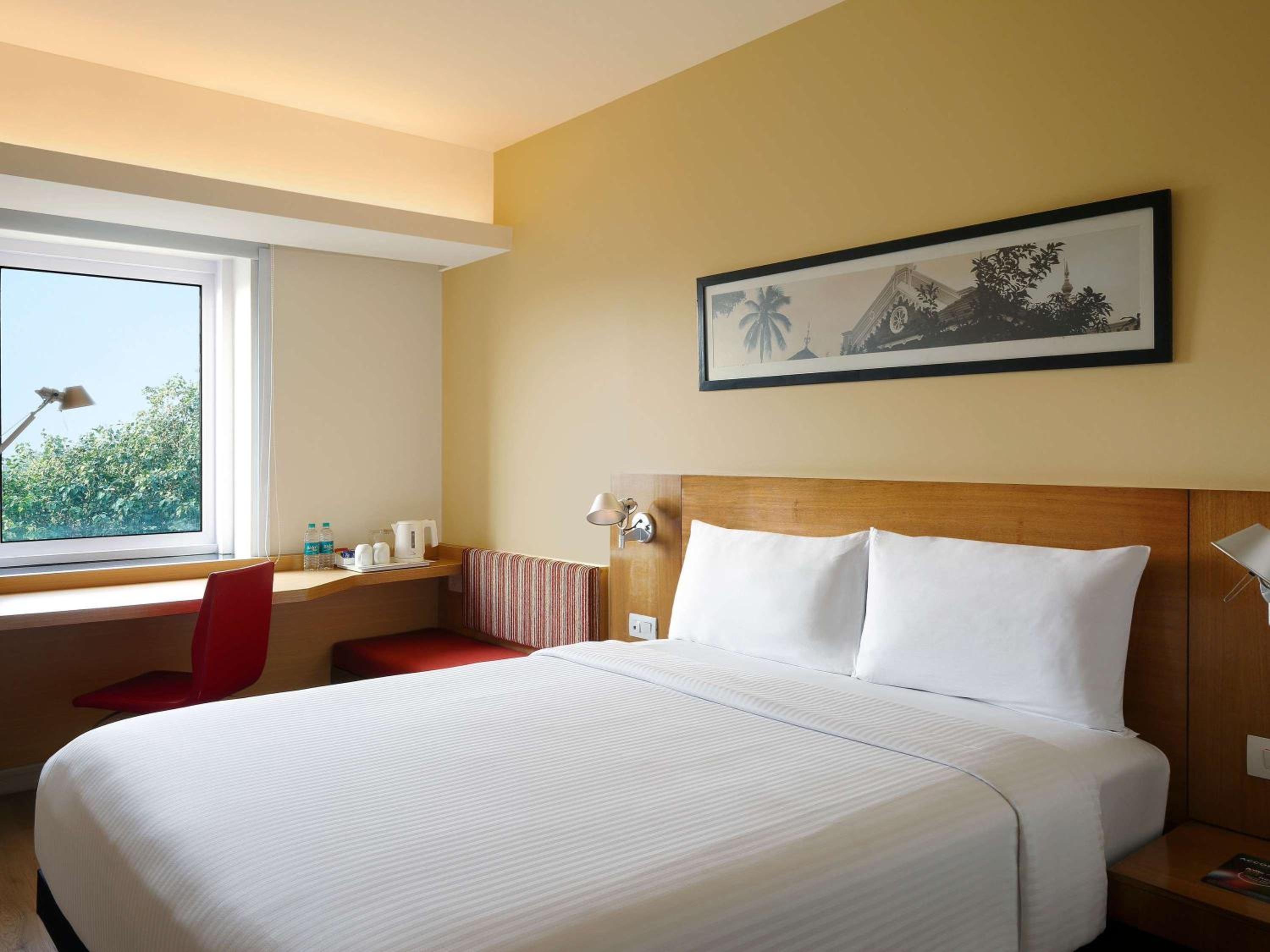 Standard Room with 1 Queen Bed - Photo 1
