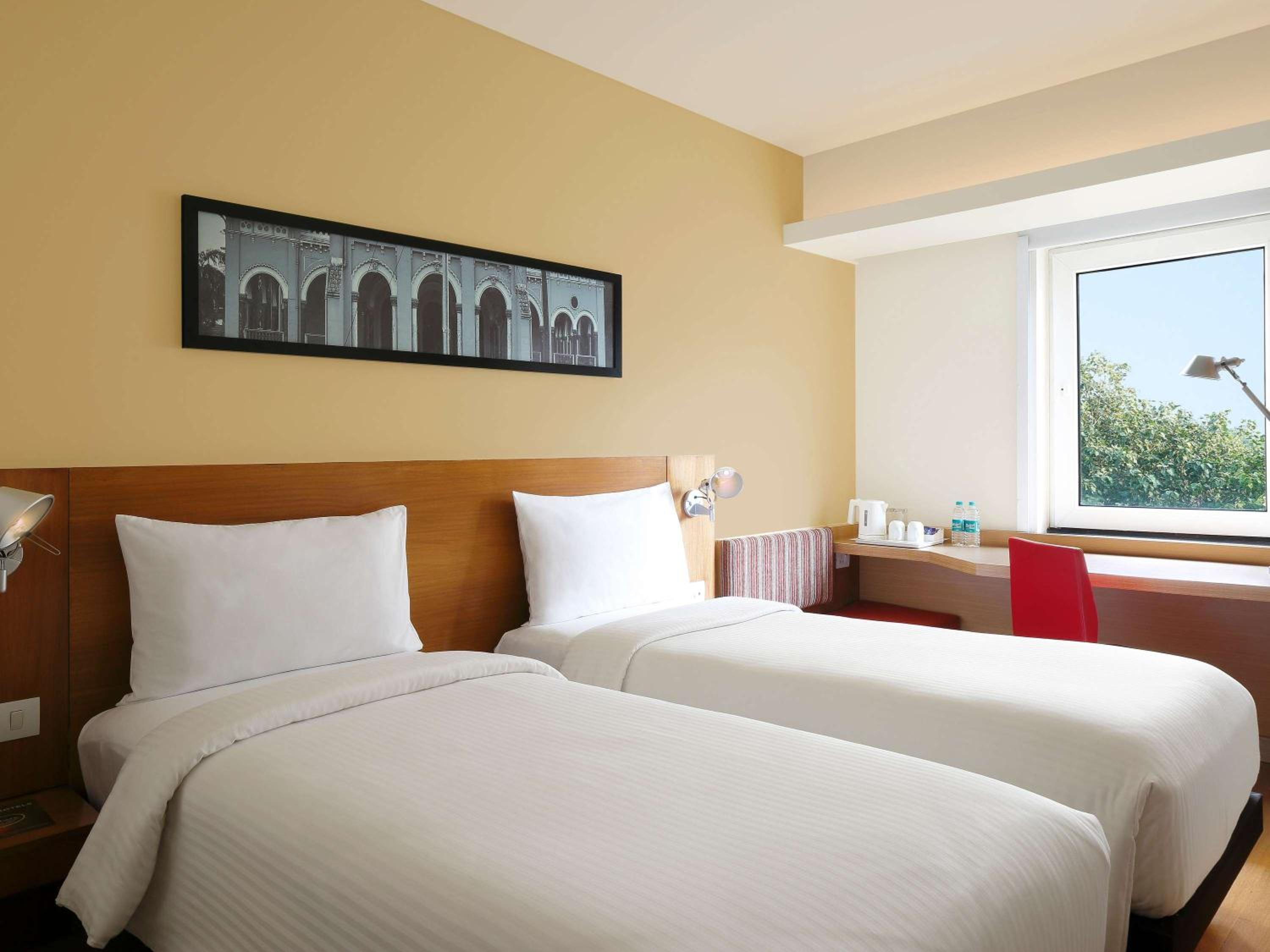 Standard Room with 2 Single Beds - Photo 1