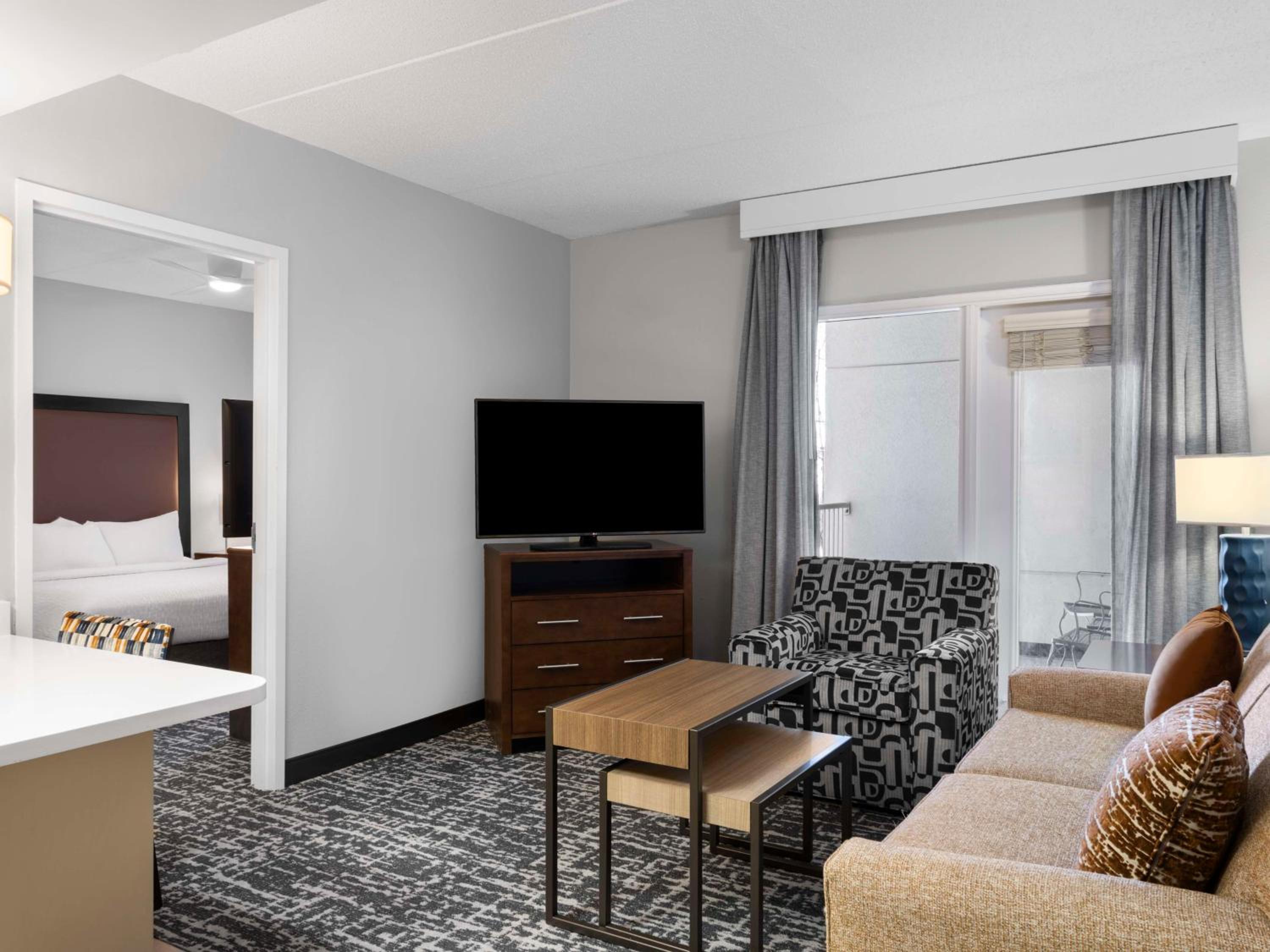 King Suite with Balcony - Photo 14