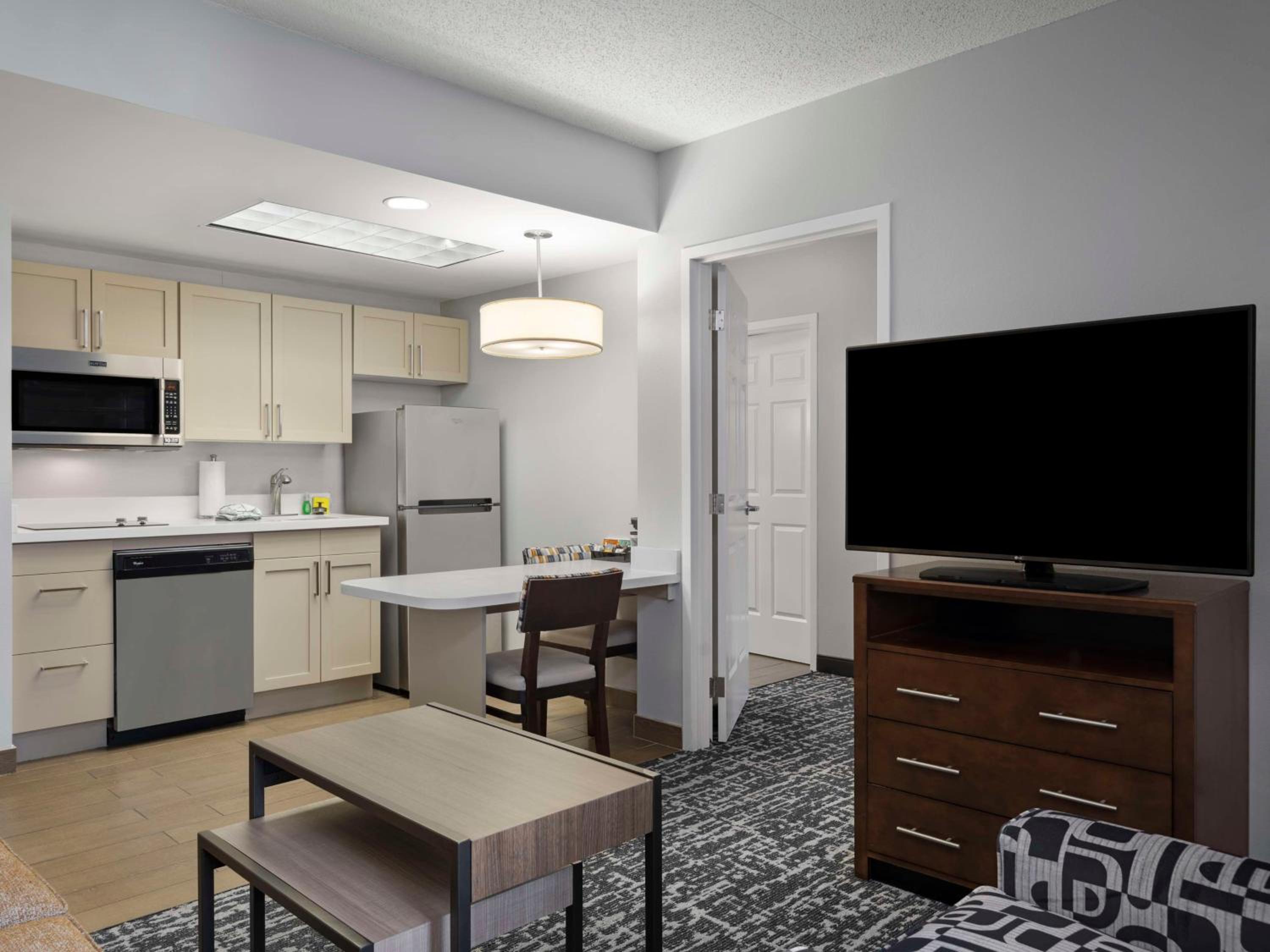 One-Bedroom King Suite - Non-Smoking - Photo 2