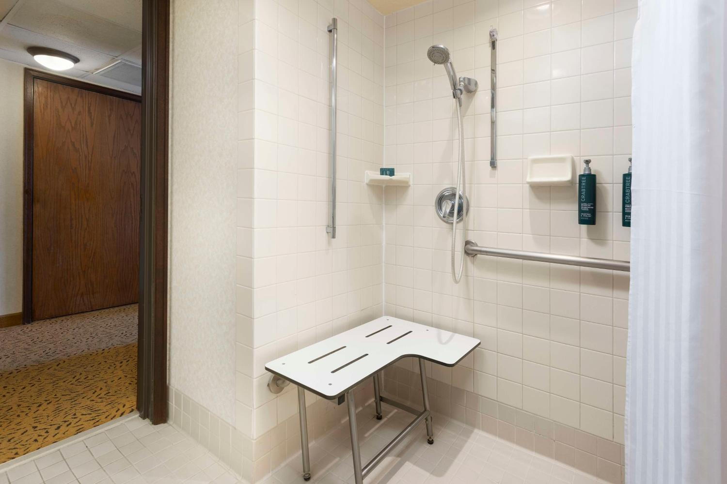 Queen Room with Two Queen Beds - Disability Access/Roll-in Shower