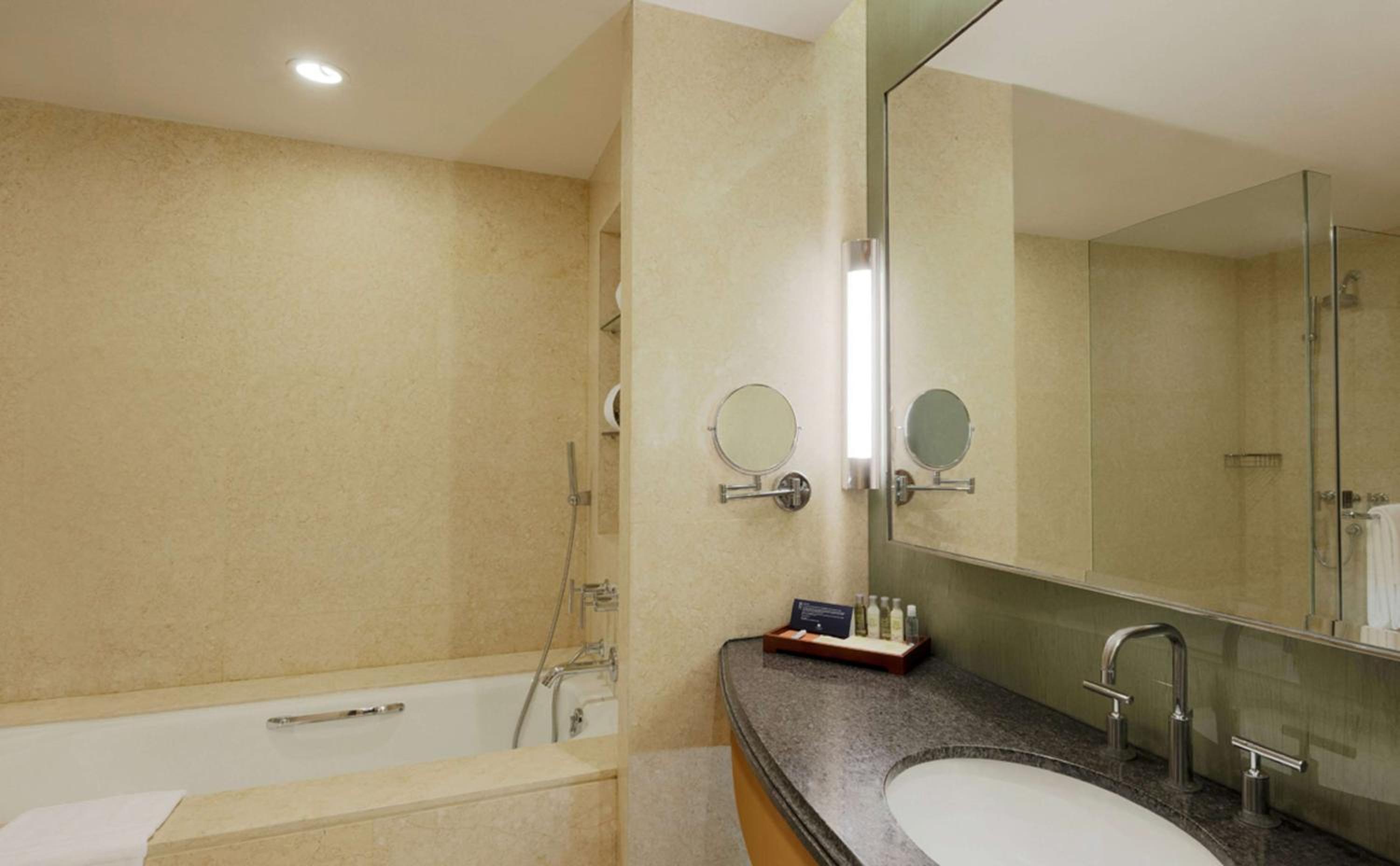Executive Twin Room with Access to Executive Lounge