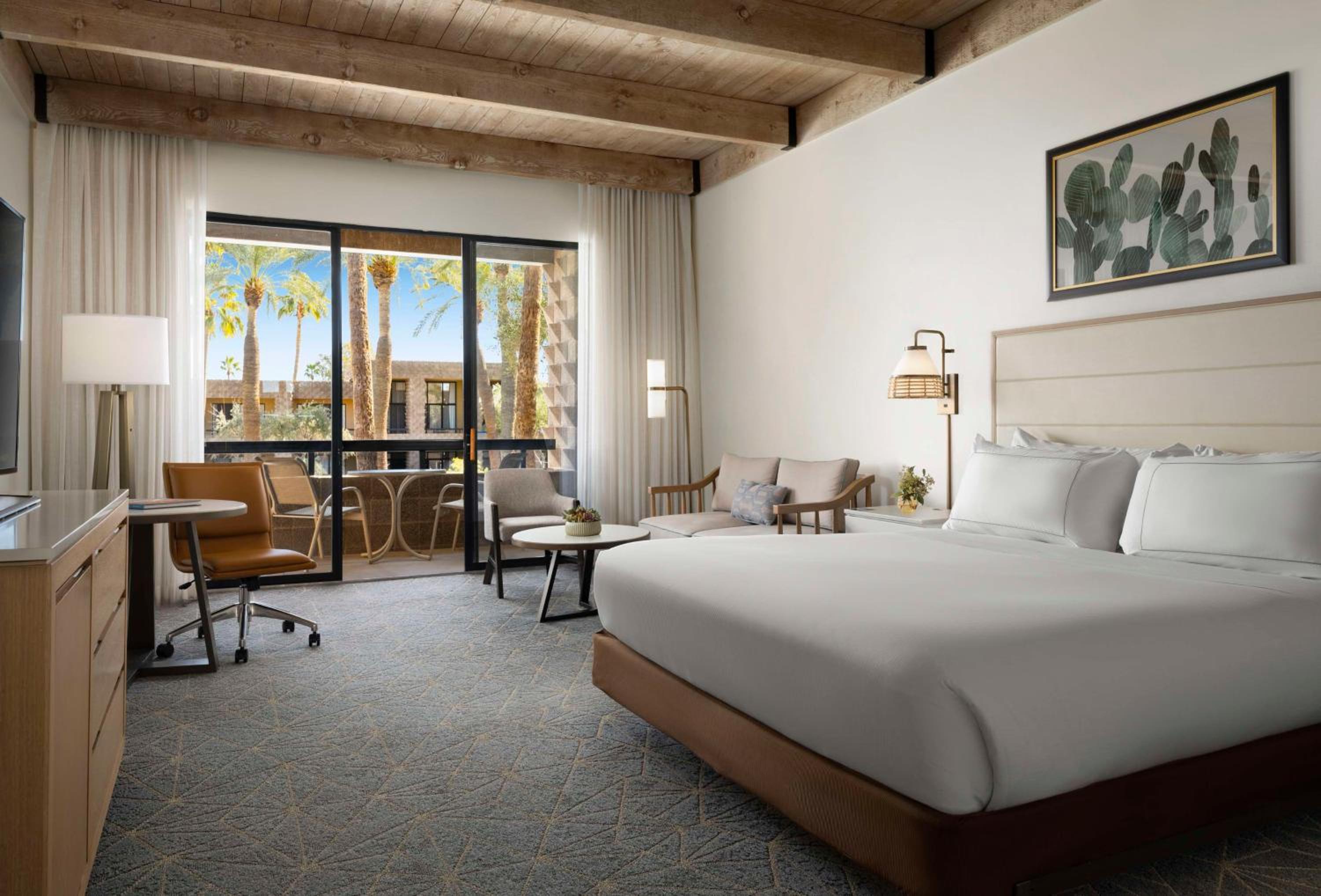 King Room with Balcony and Pool View - Photo 4