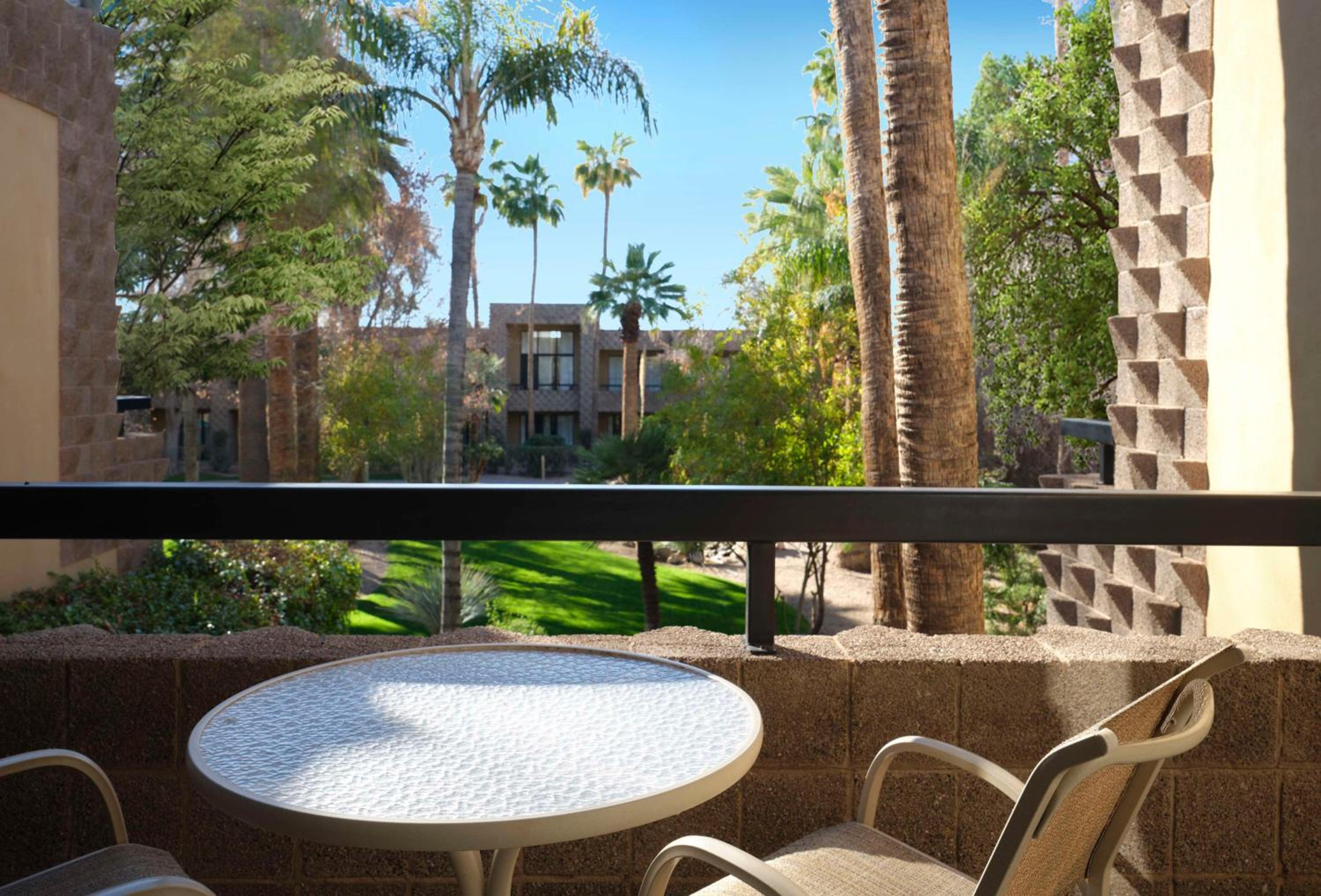 King Room with Patio or Balcony and Courtyard View - Photo 4