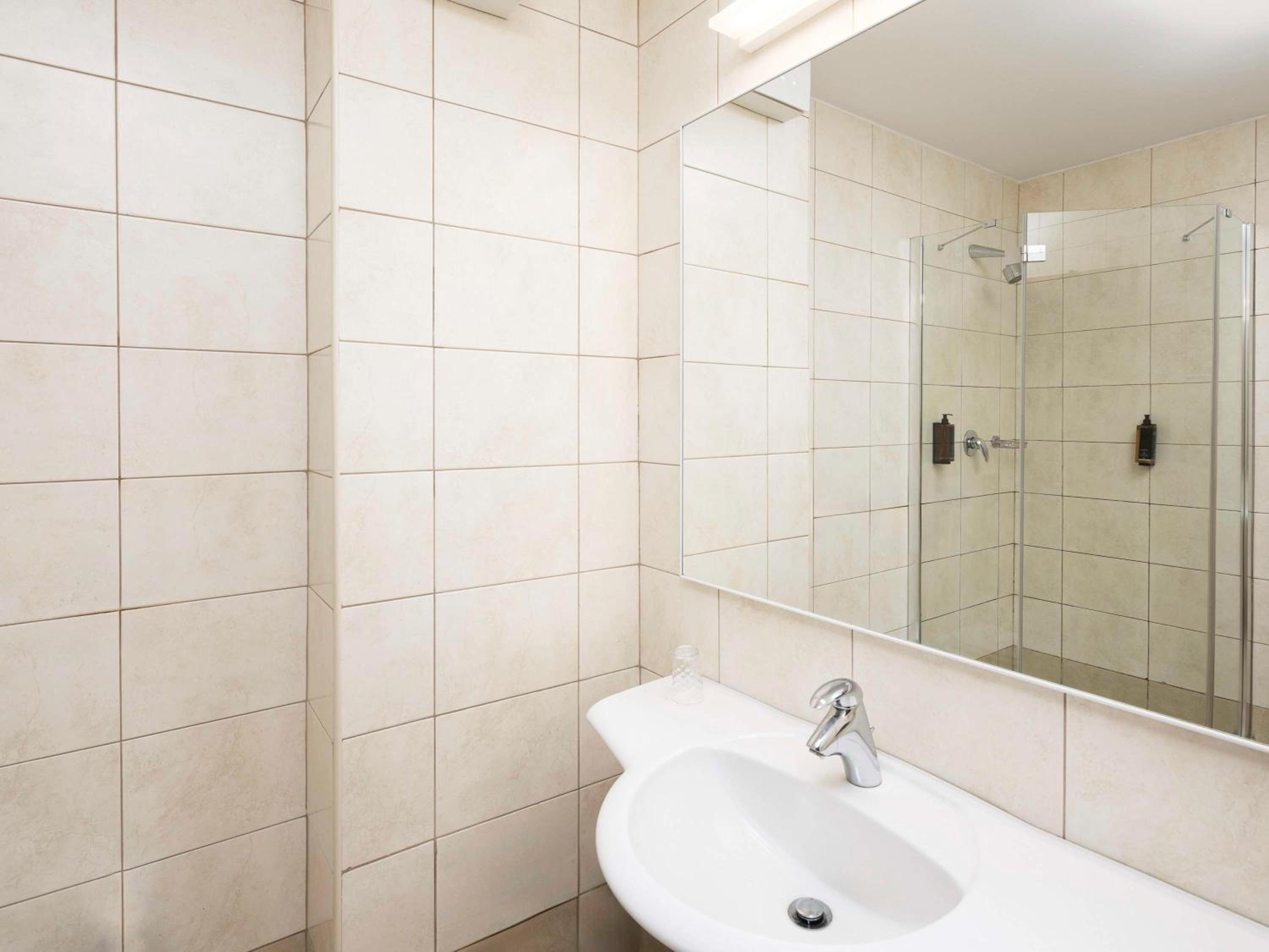 Standard Double Room - Photo 4