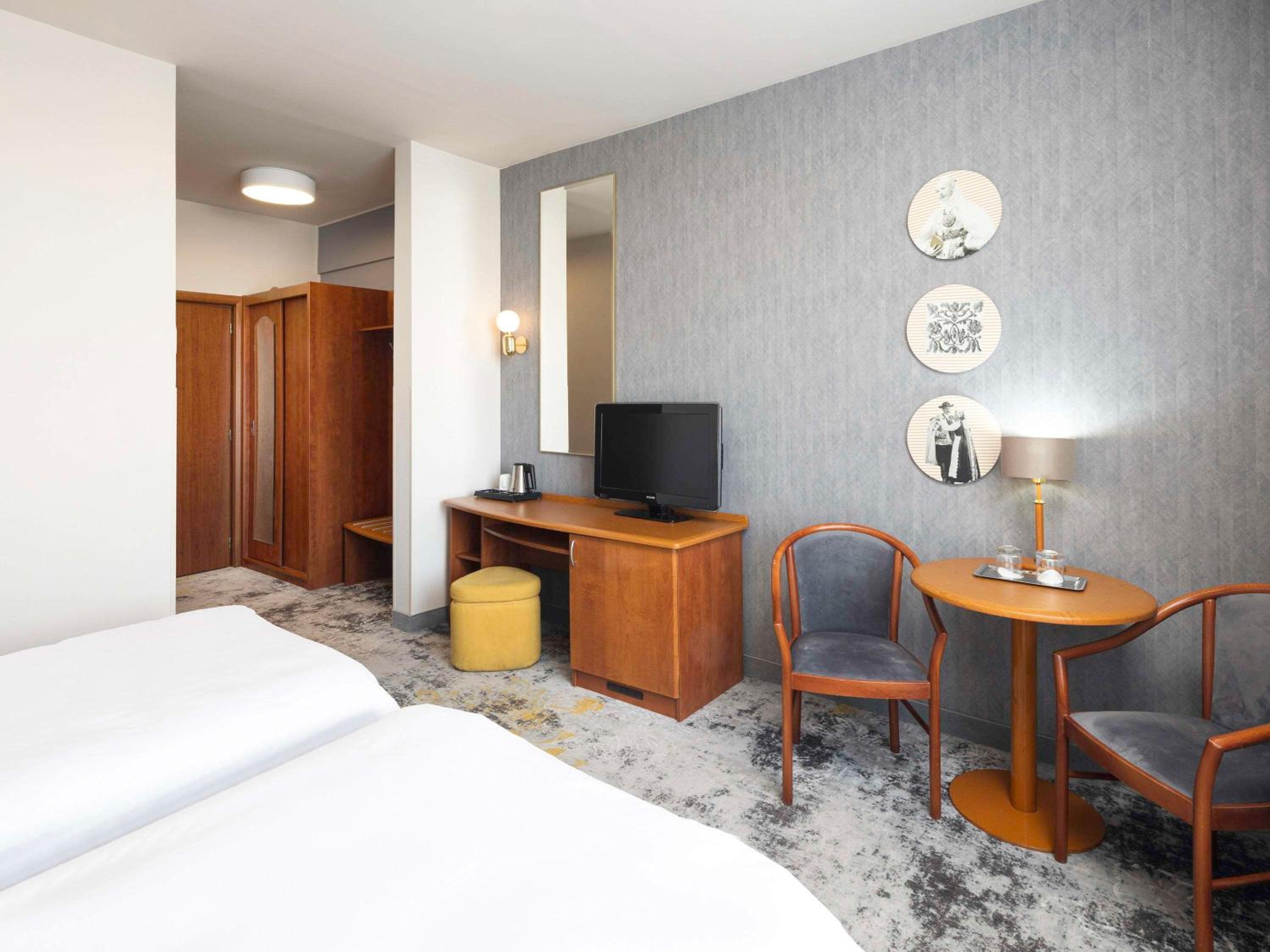 Standard Twin Room - Photo 9