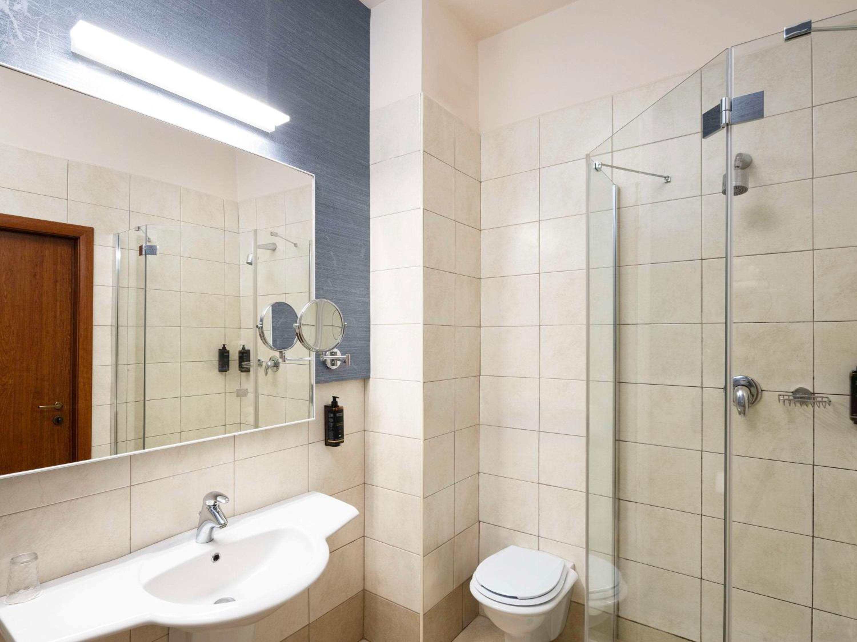 Standard Twin Room - Photo 10