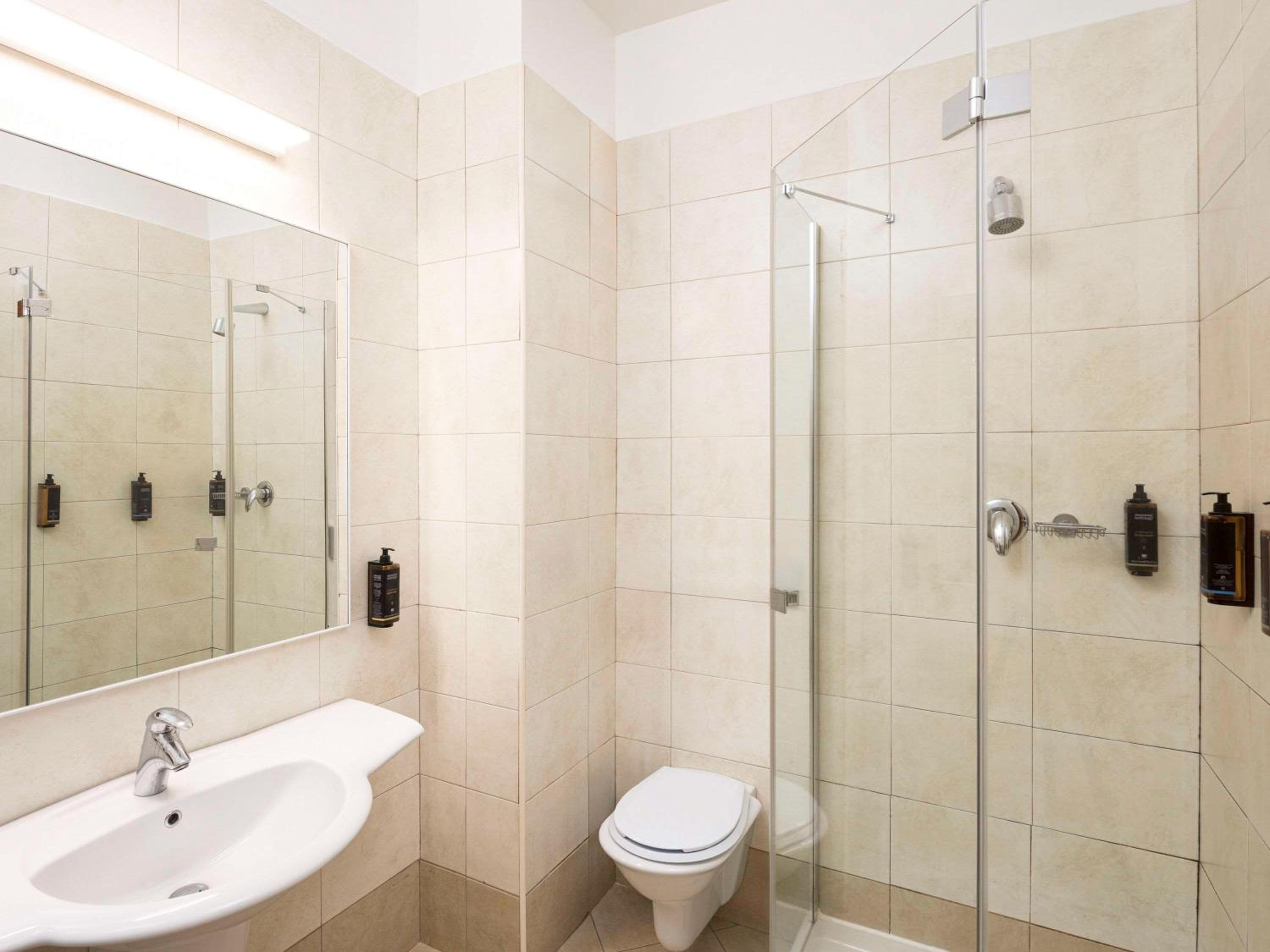 Standard Twin Room - Photo 11