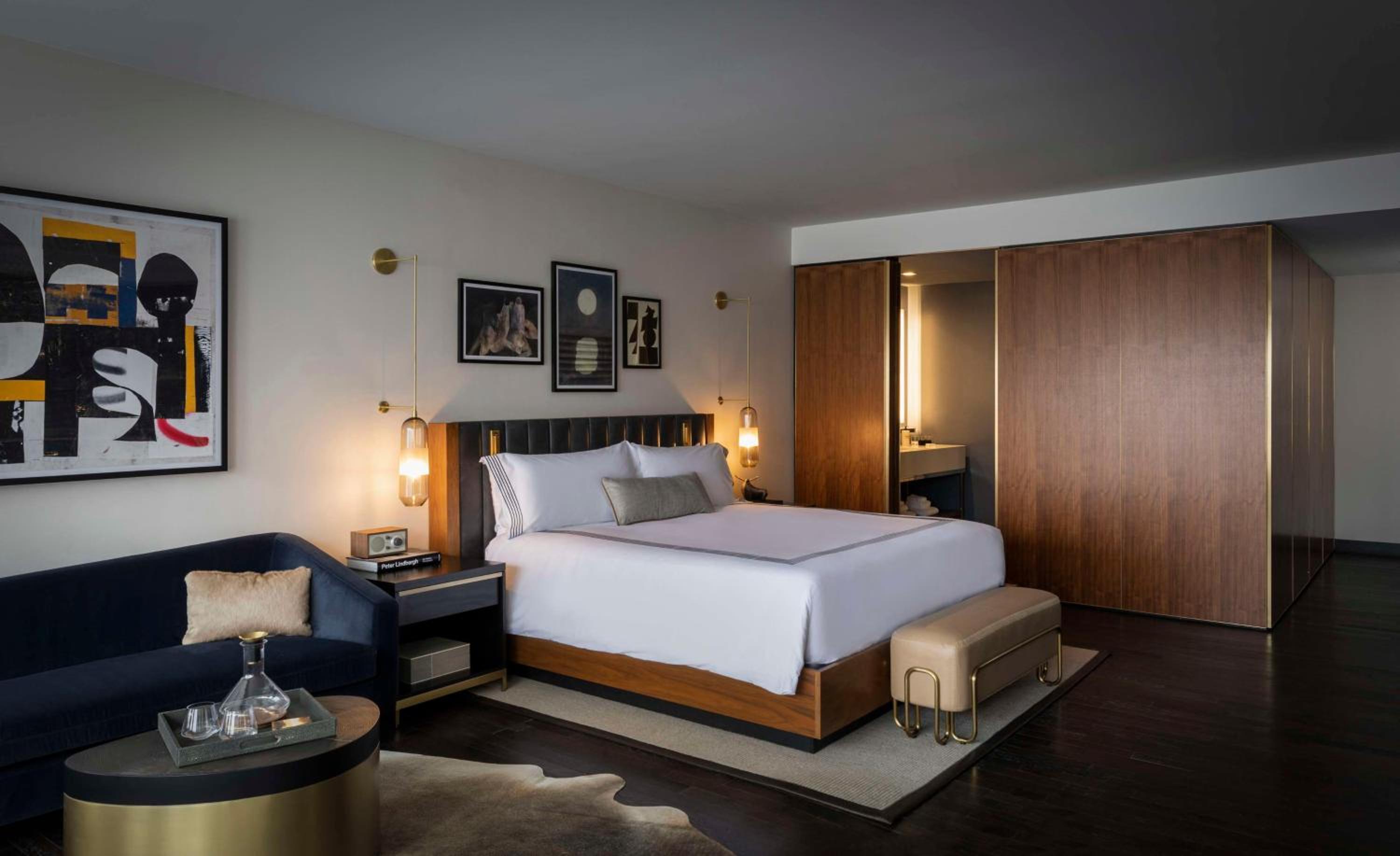 Premium King Room - Photo 3
