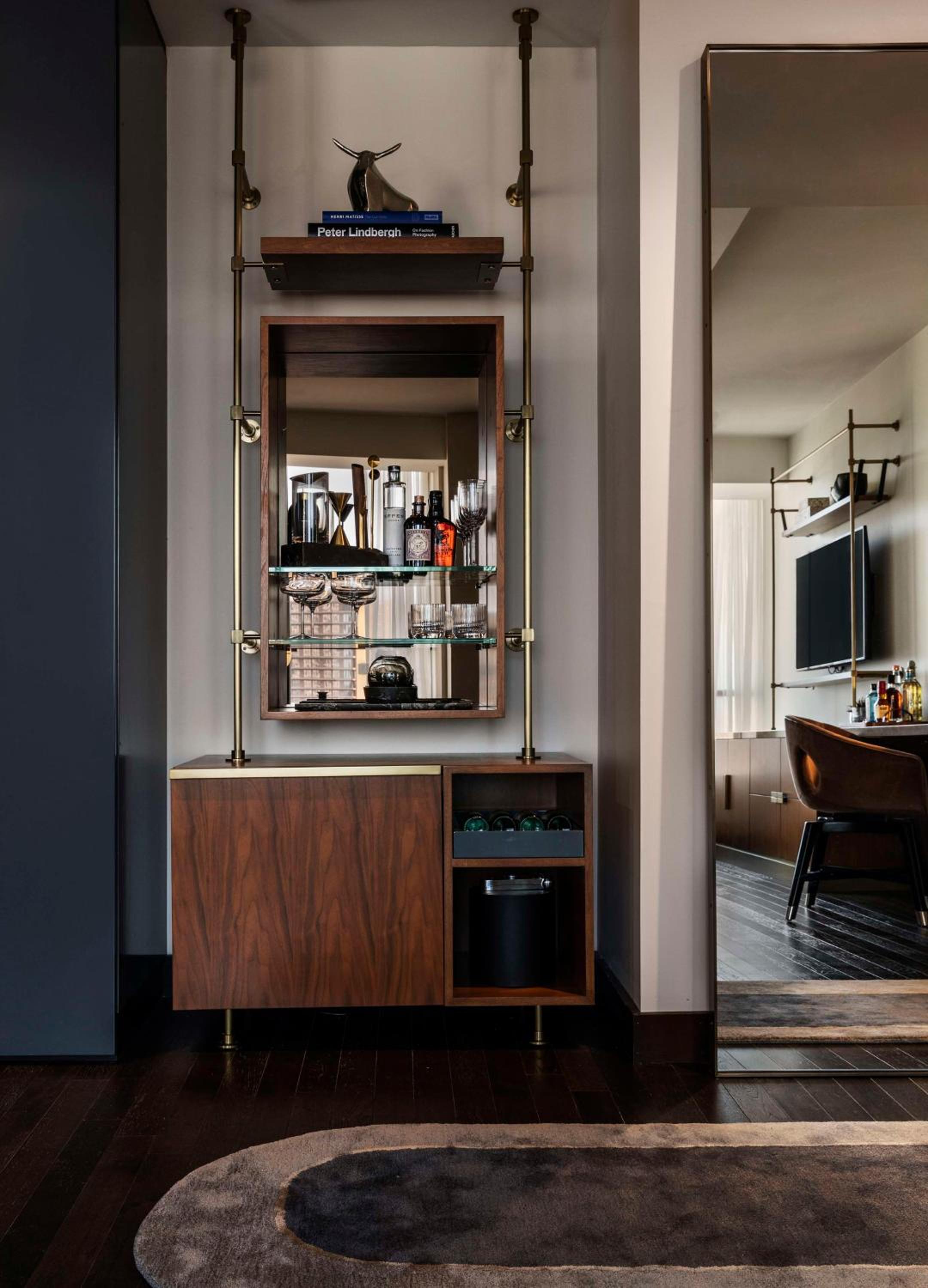 Corner Suite - Photo 6