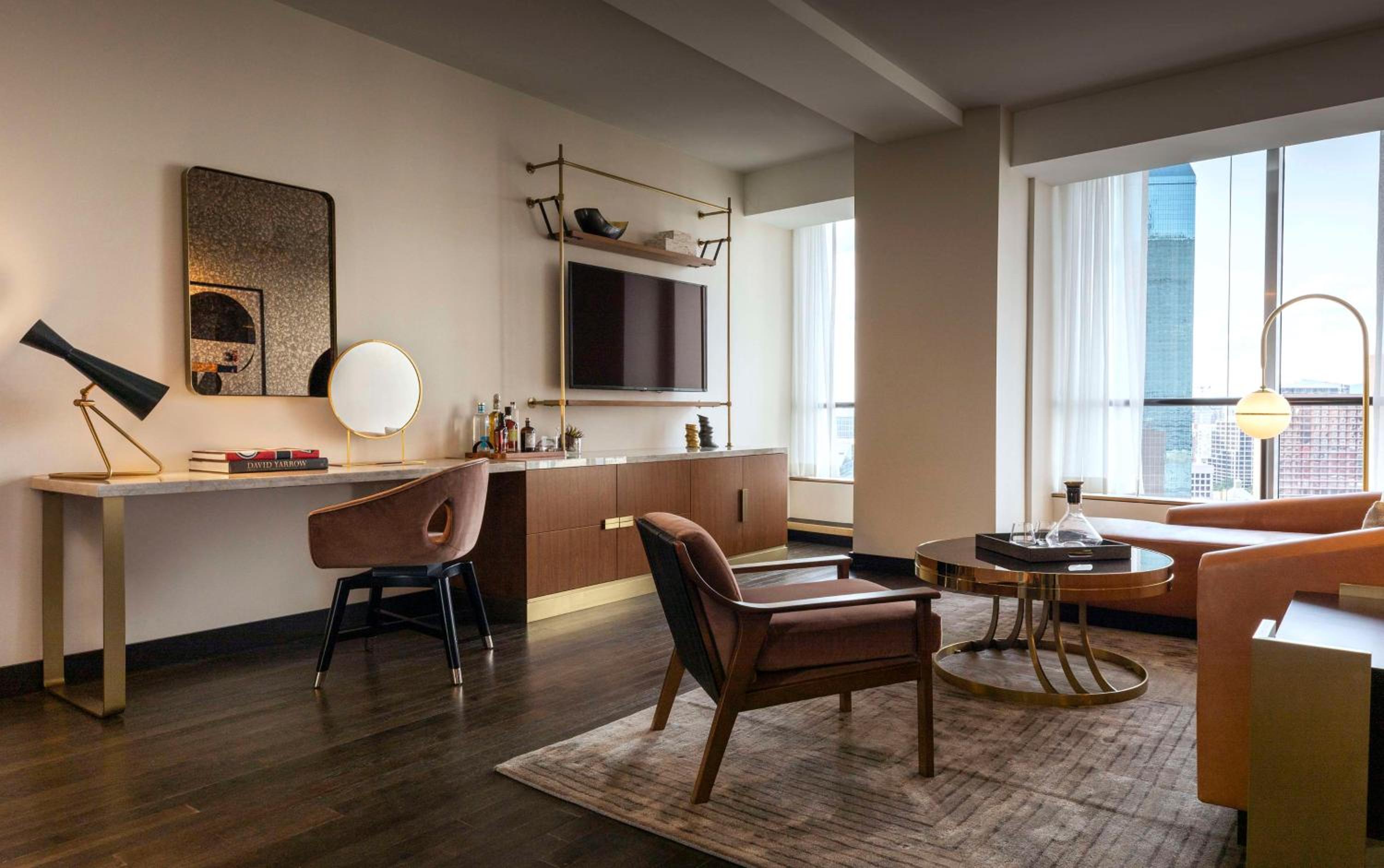 Corner Suite - Photo 1