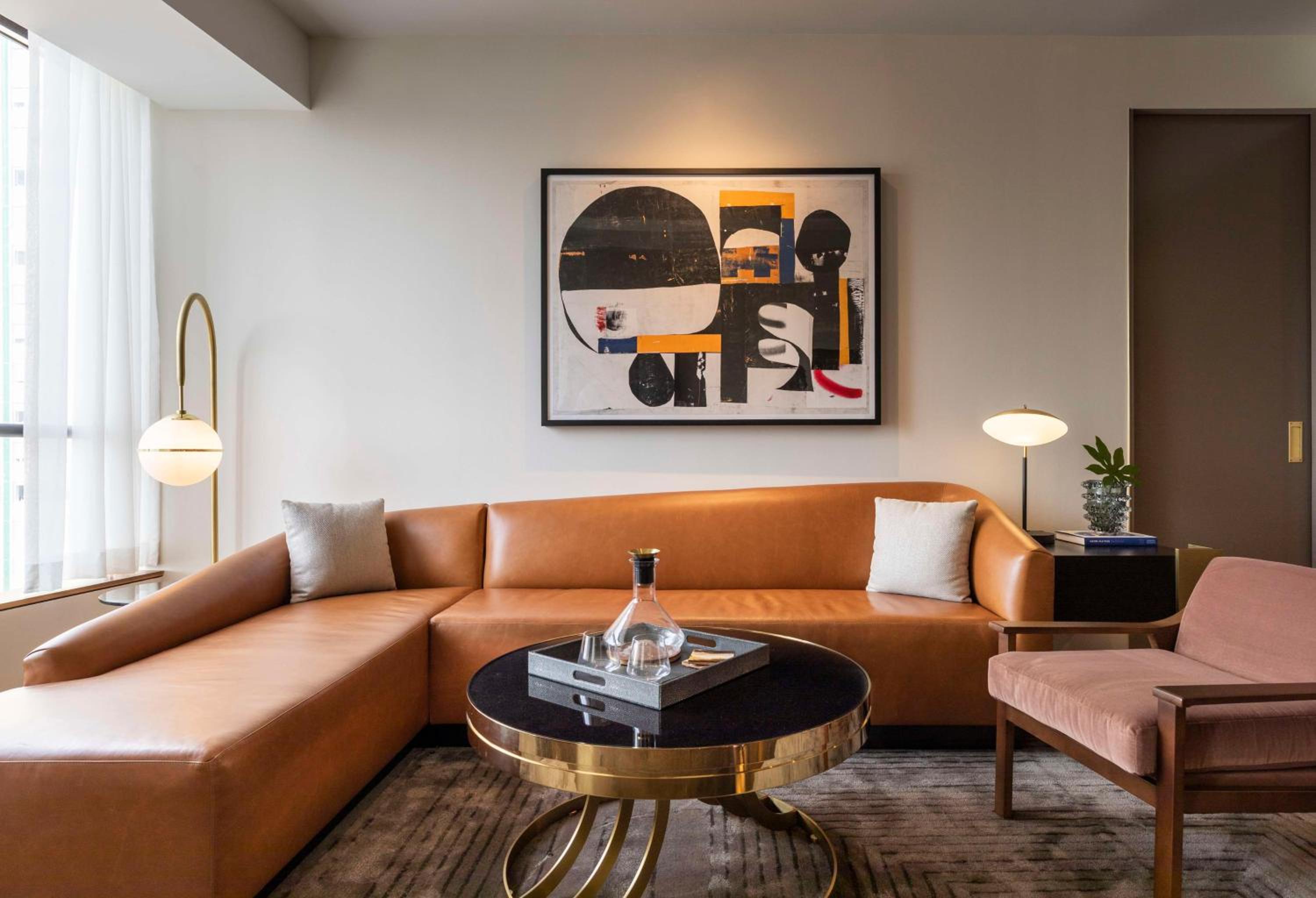 Corner Suite - Photo 7