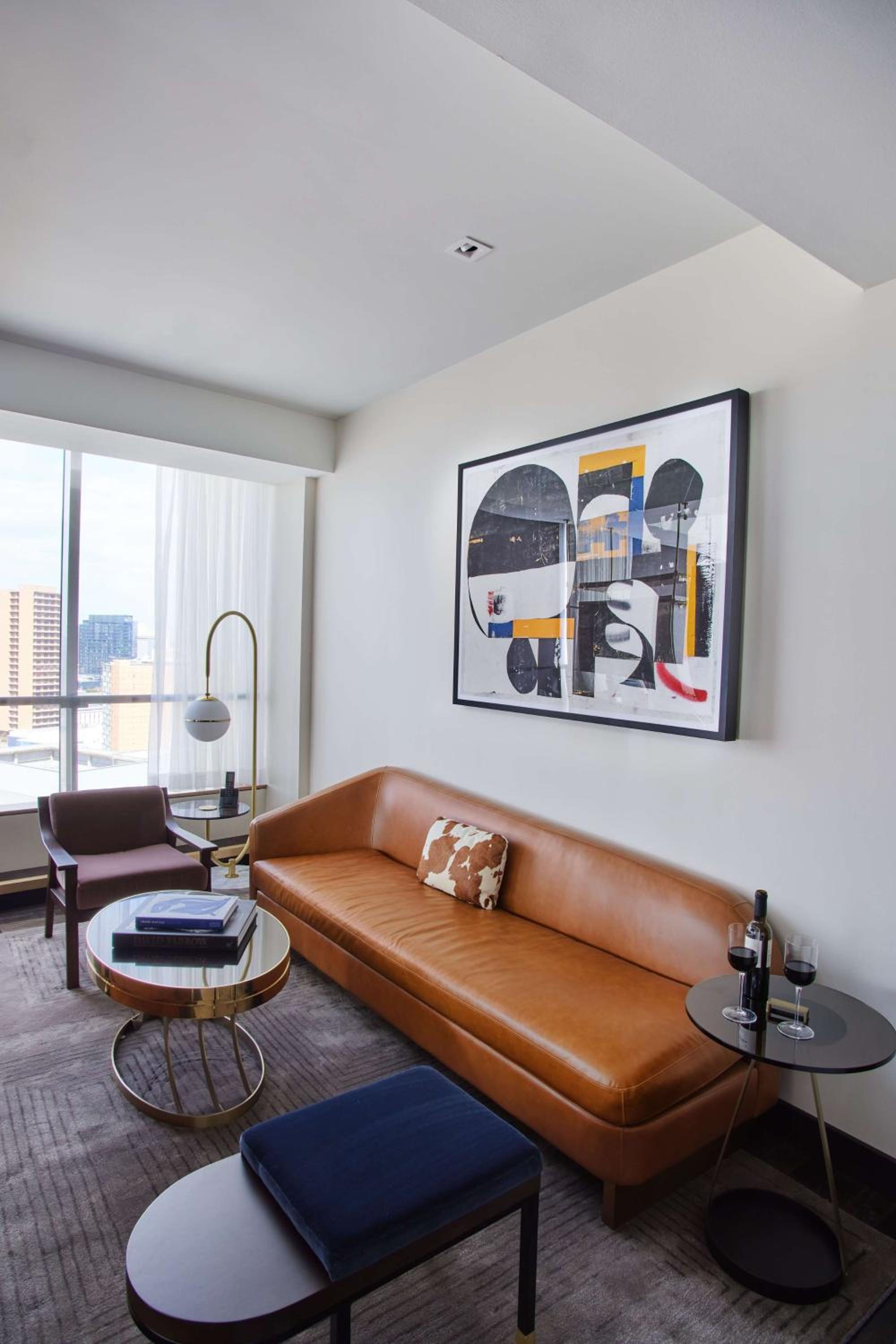 Skyline Suite - Photo 3