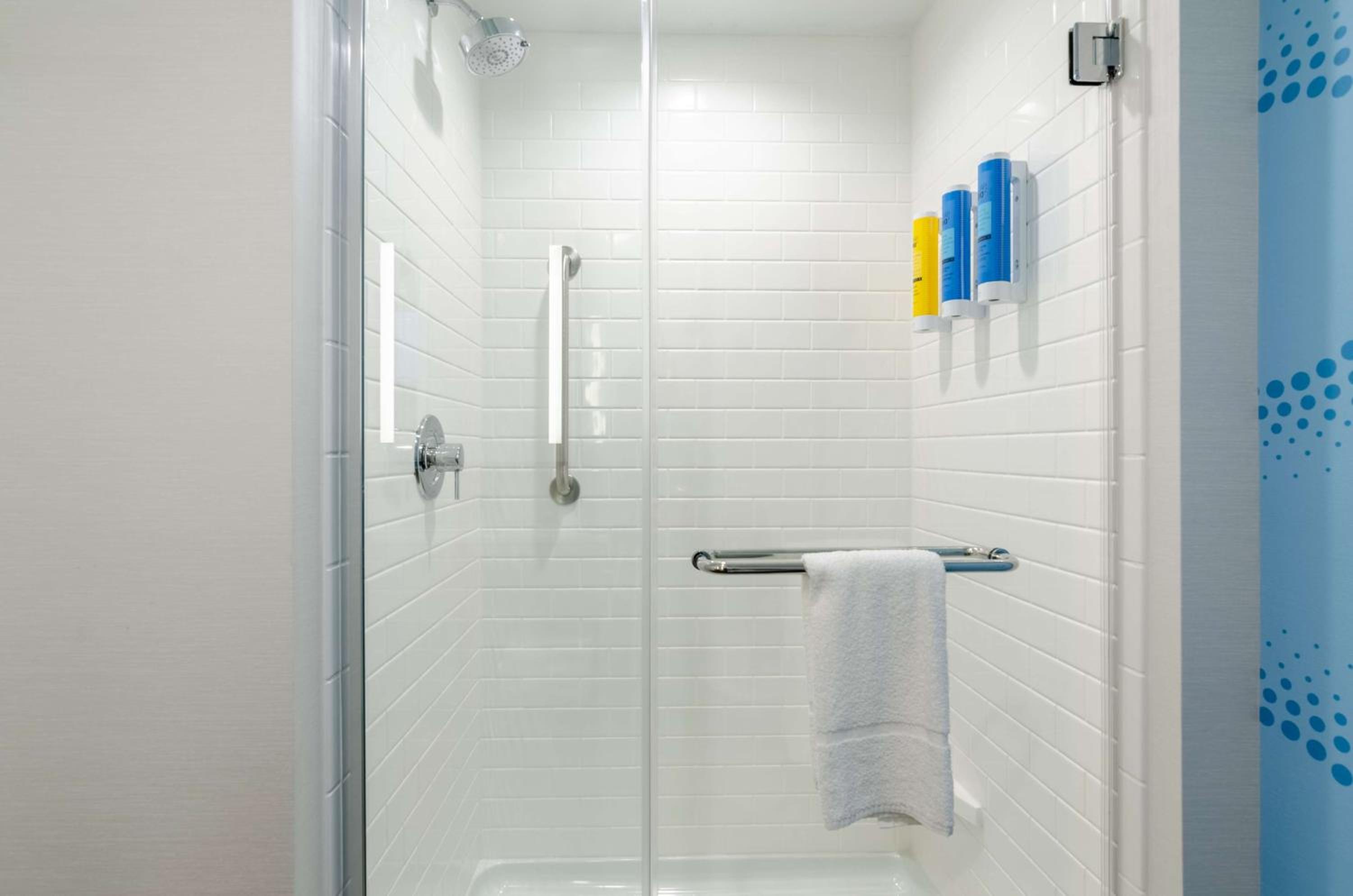 King Room with Walk-In Shower - Photo 3