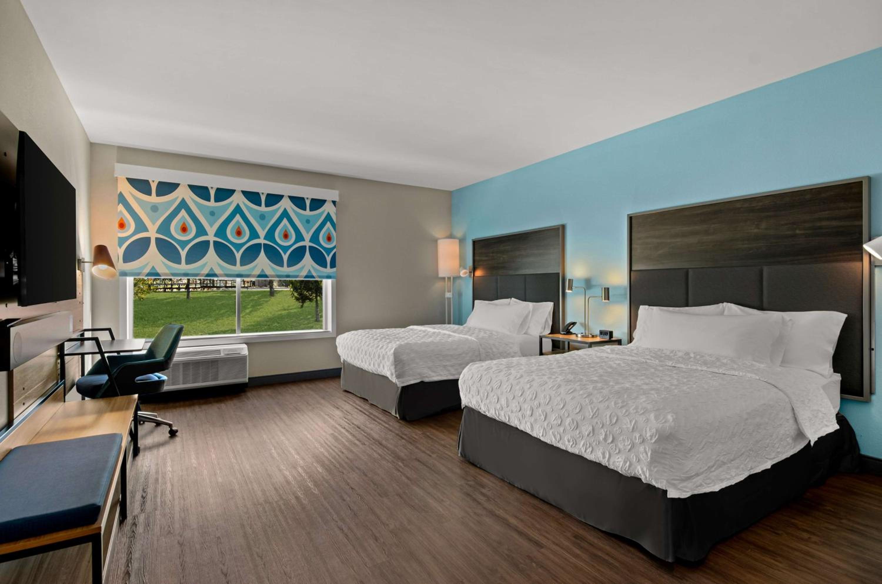 Queen Room with Two Queen Beds - Mobility Access - Photo 12