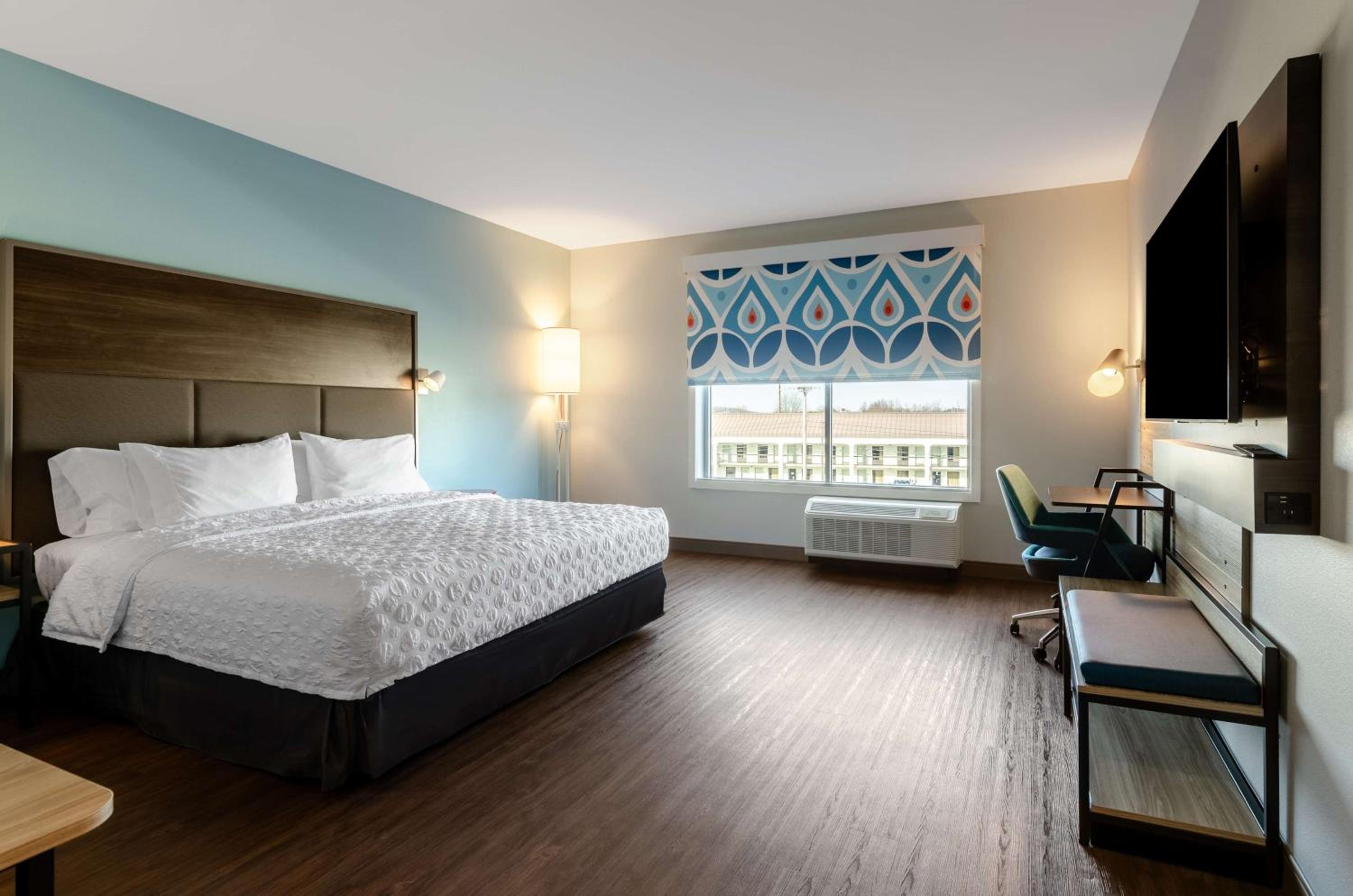 King Room with Bath Tub - Mobility Access - Photo 11