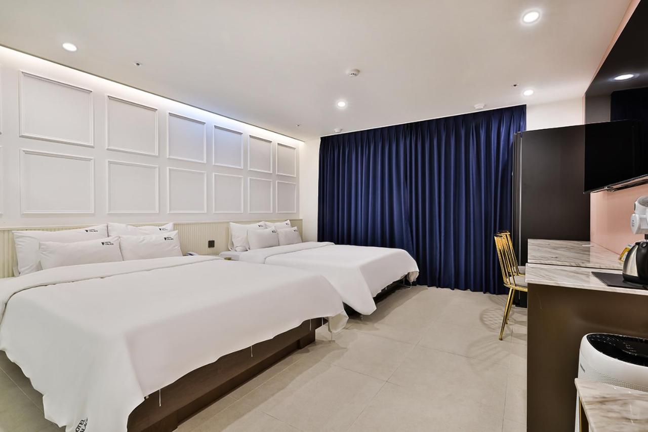 Family Twin Room - Photo 3