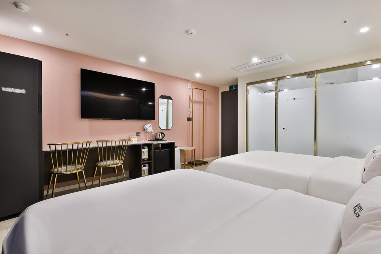 Family Twin Room - Photo 2