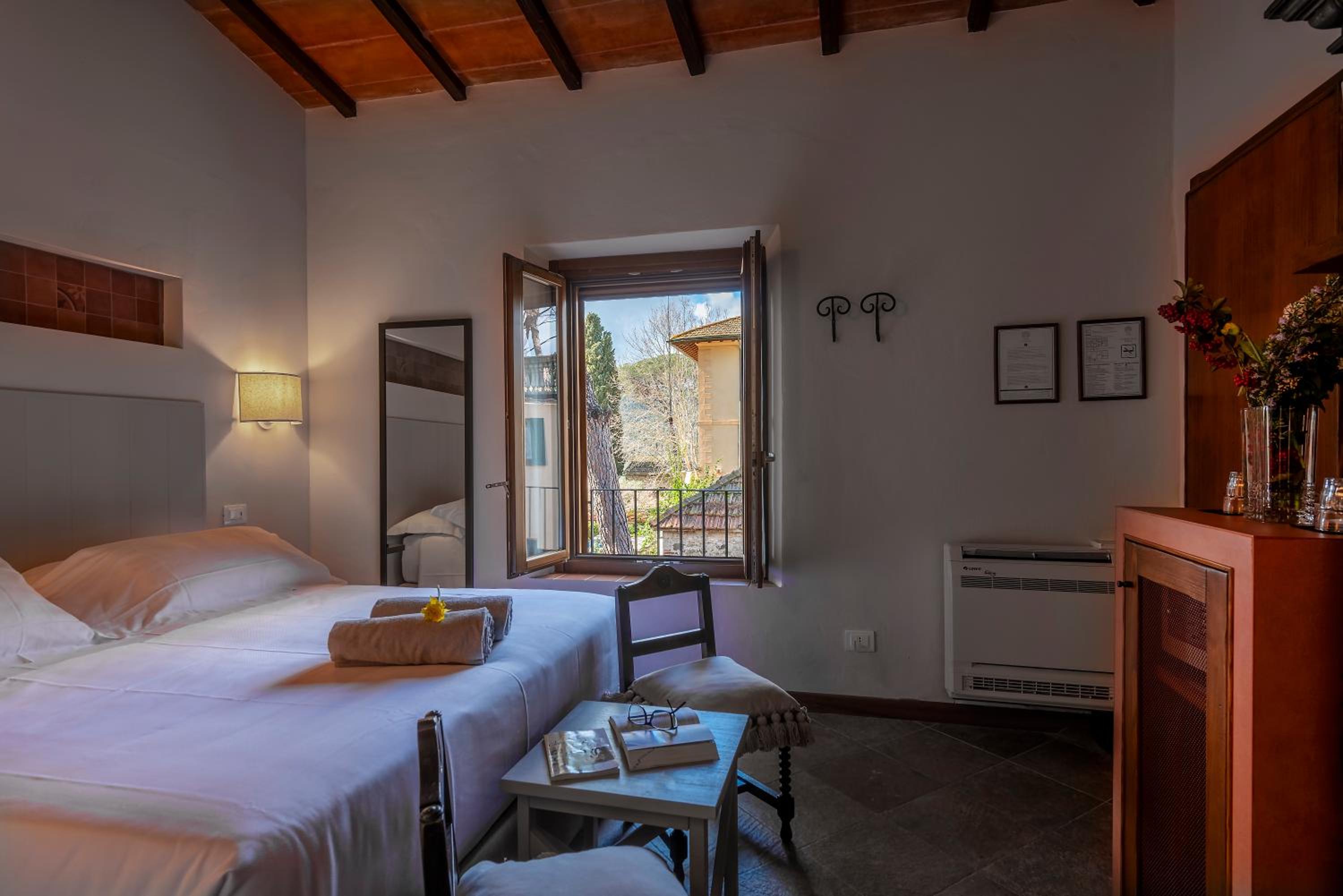 Double or Twin Room - Photo 7