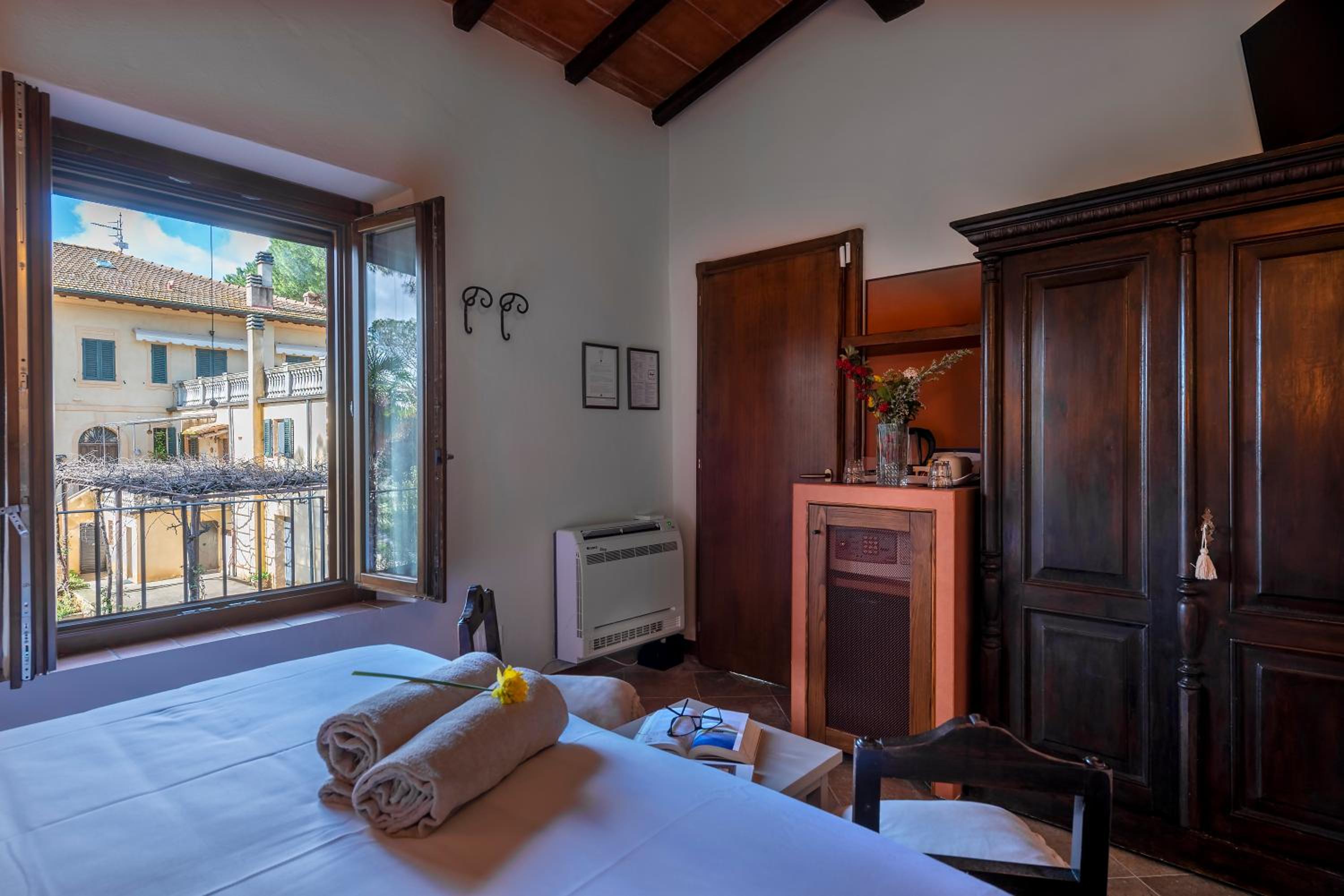 Double or Twin Room - Photo 6
