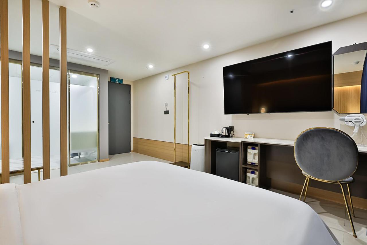 Suite - Photo 4