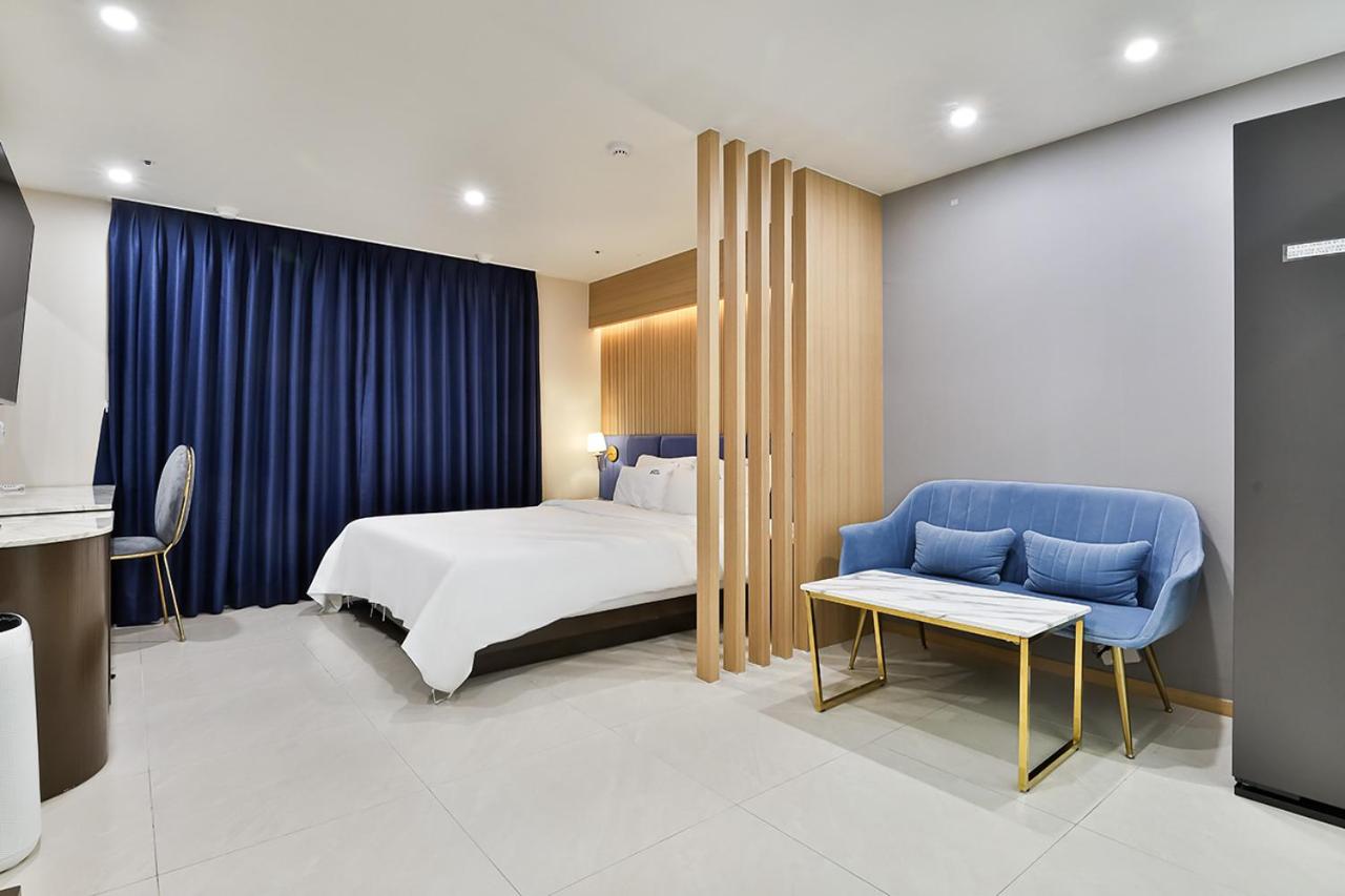 Suite - Photo 2