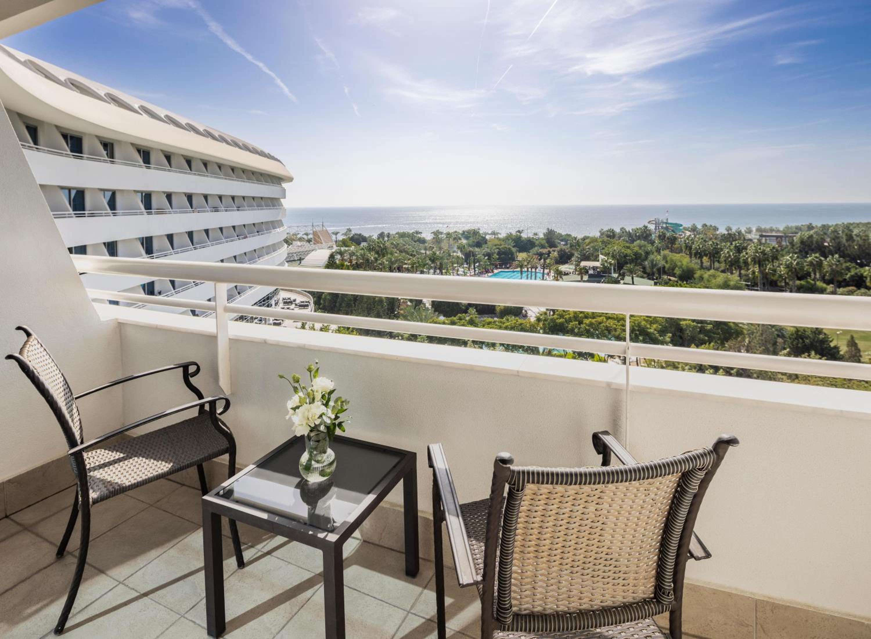 Deluxe Triple Room With Sea View