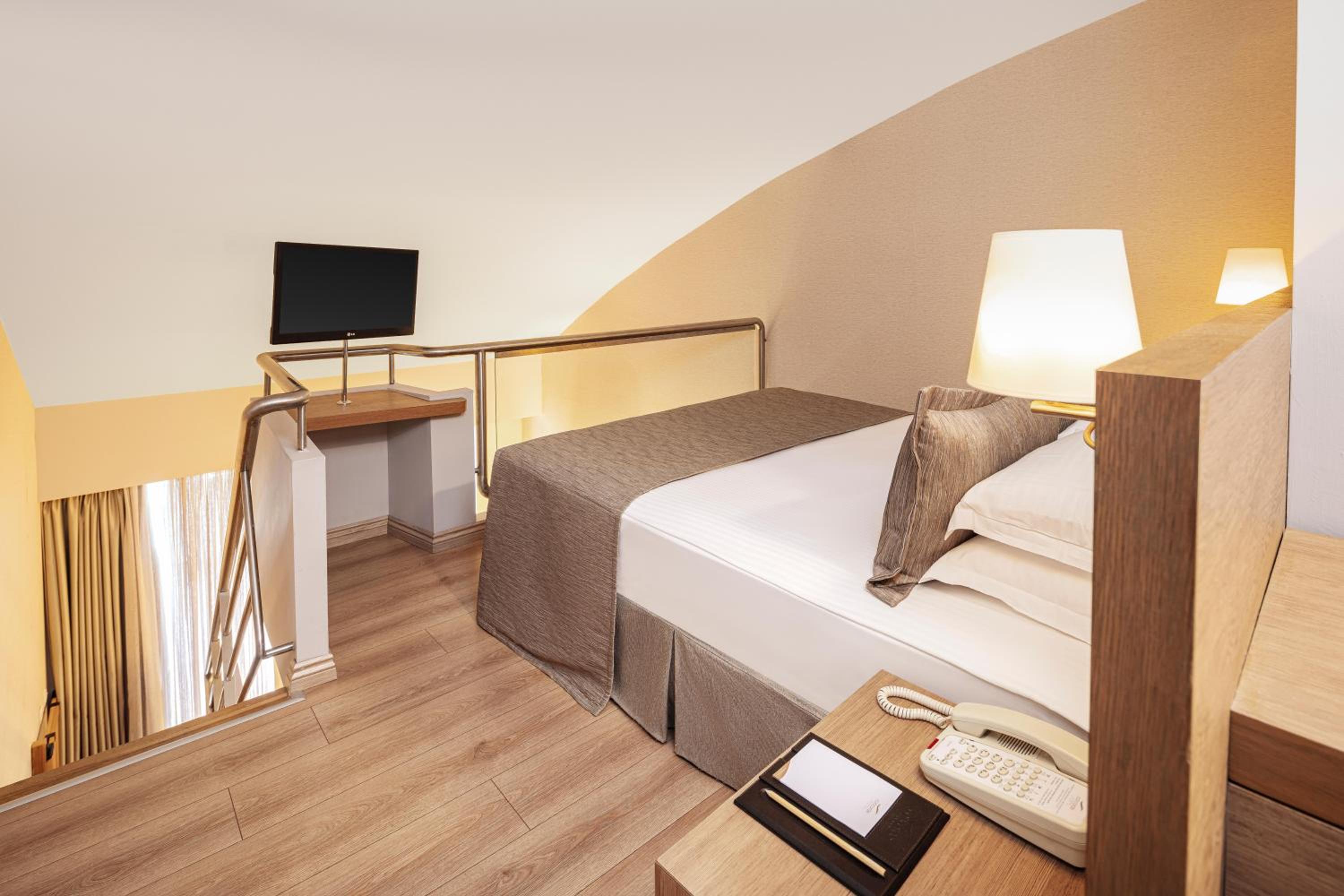 Deluxe Family Duplex Room with Sea View and Balcony