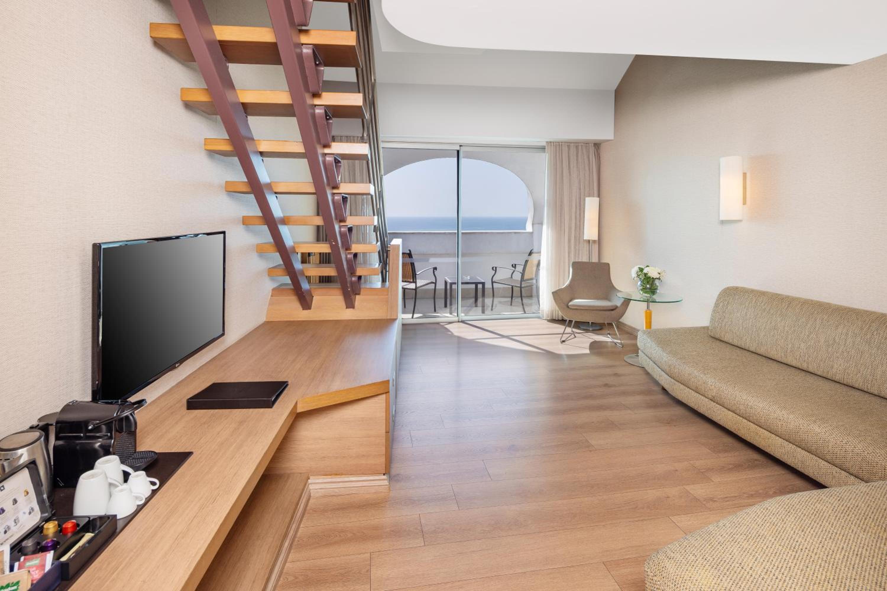 Deluxe Family Duplex Room with Sea View and Balcony - Photo 7