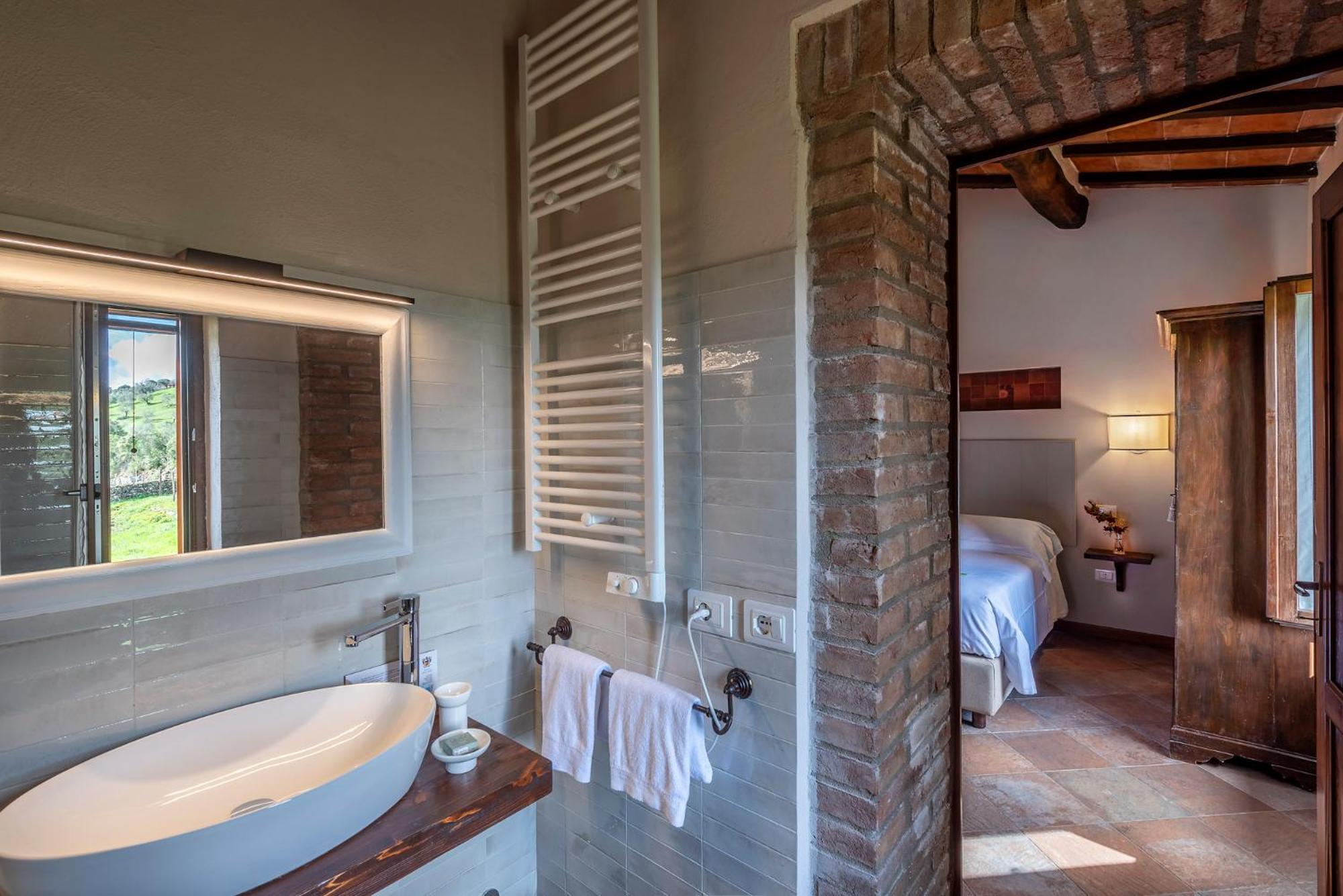 Superior Double or Twin Room - Photo 9