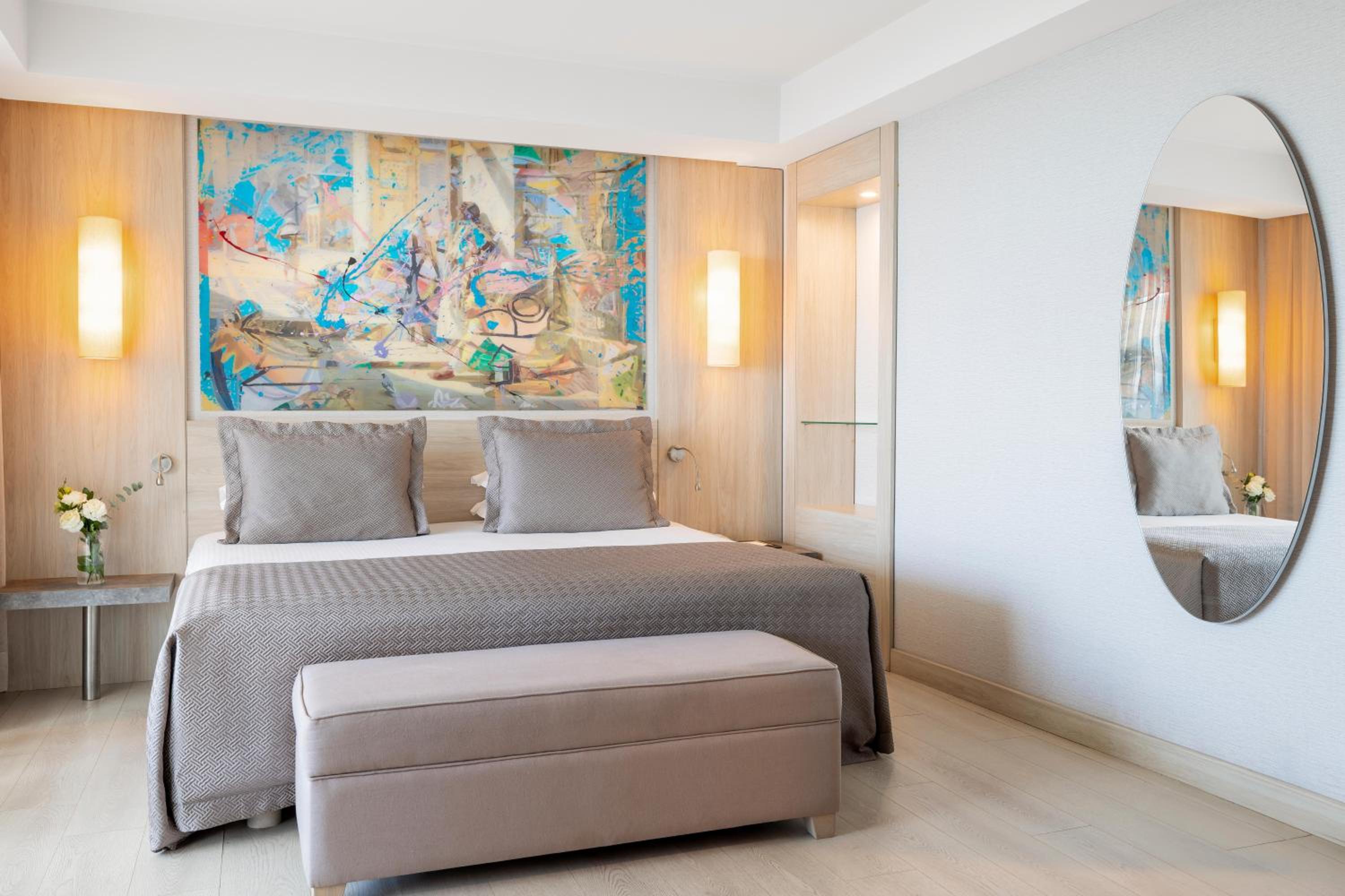 Deluxe Family Suite with Sea View And Balcony - Photo 7