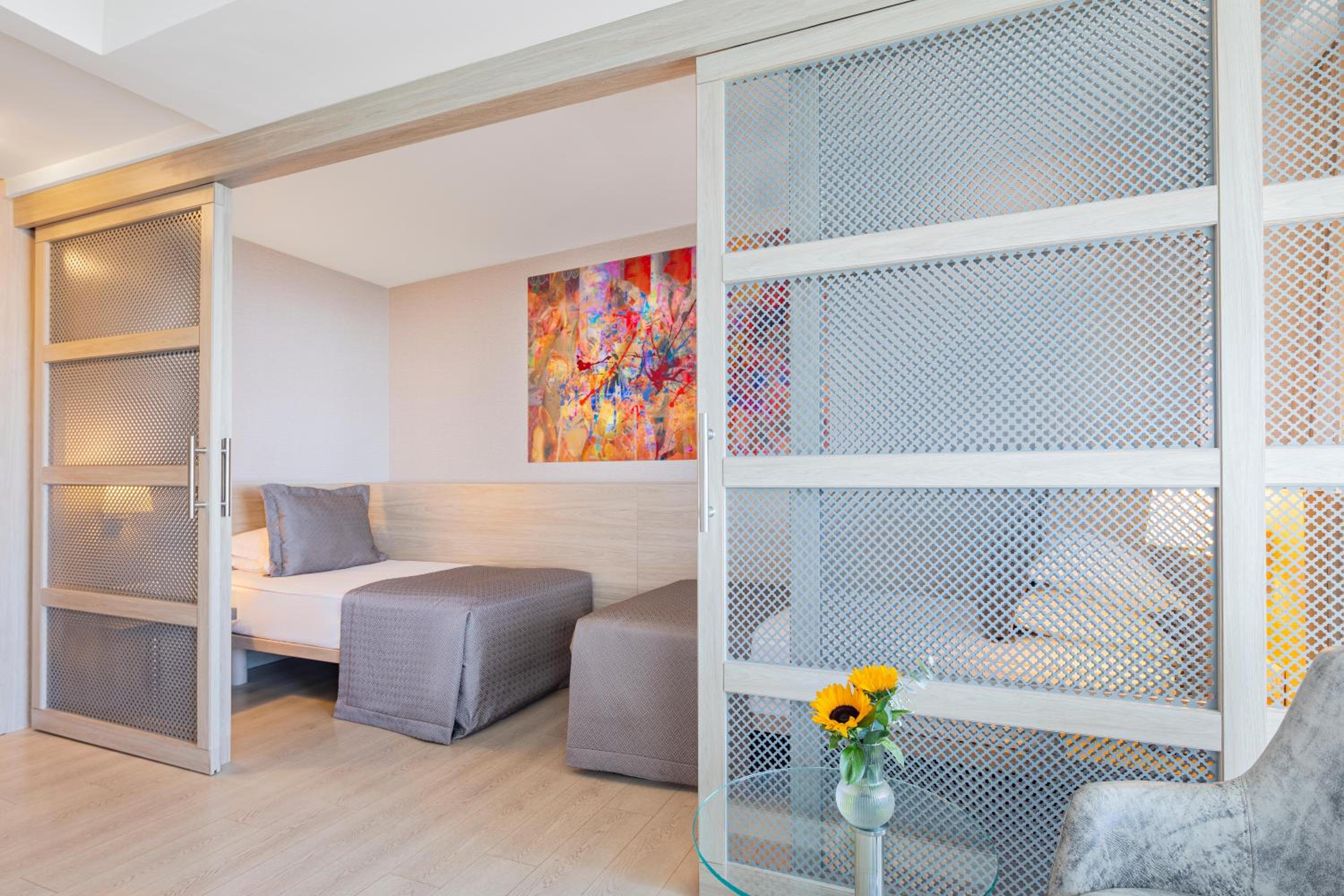 Deluxe Family Suite with Sea View And Balcony