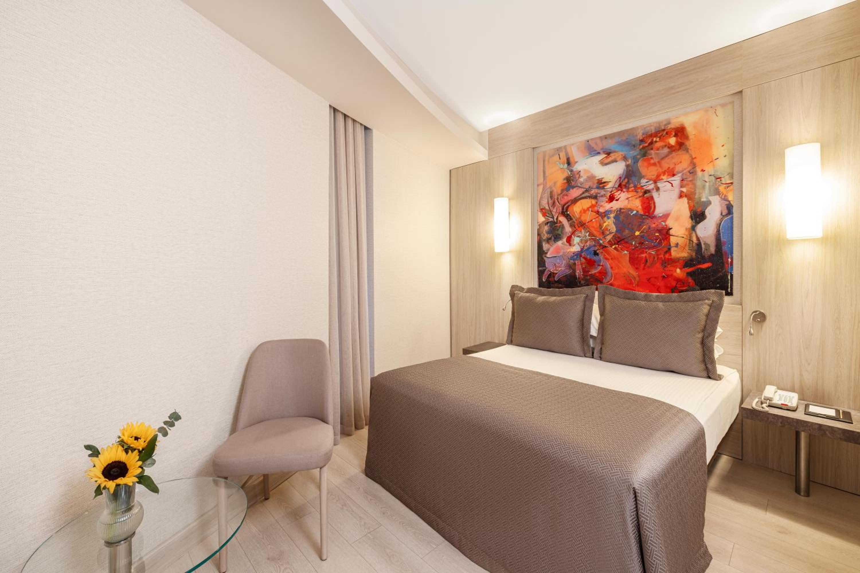Deluxe Grand Suite with Sea View and Balcony thumbnail 6