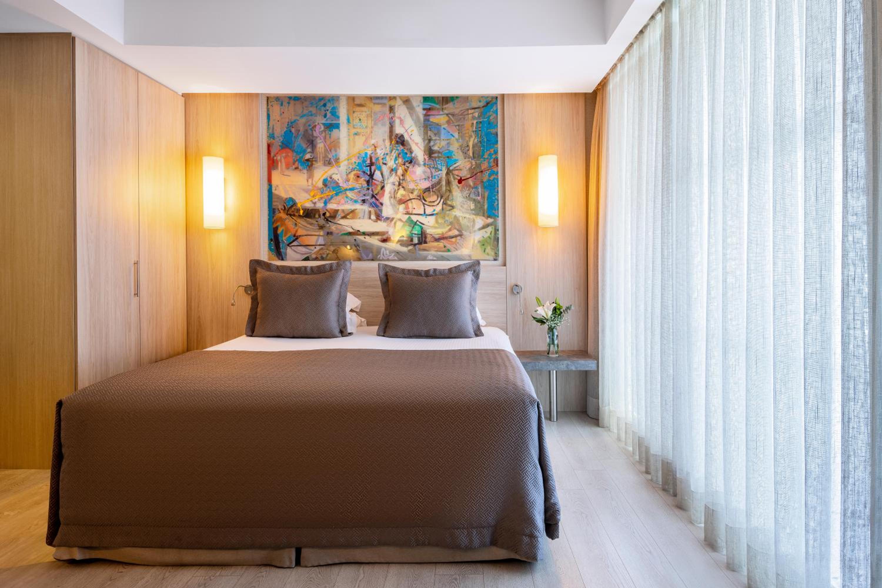 Deluxe Junior Suite with Balcony - Photo 9
