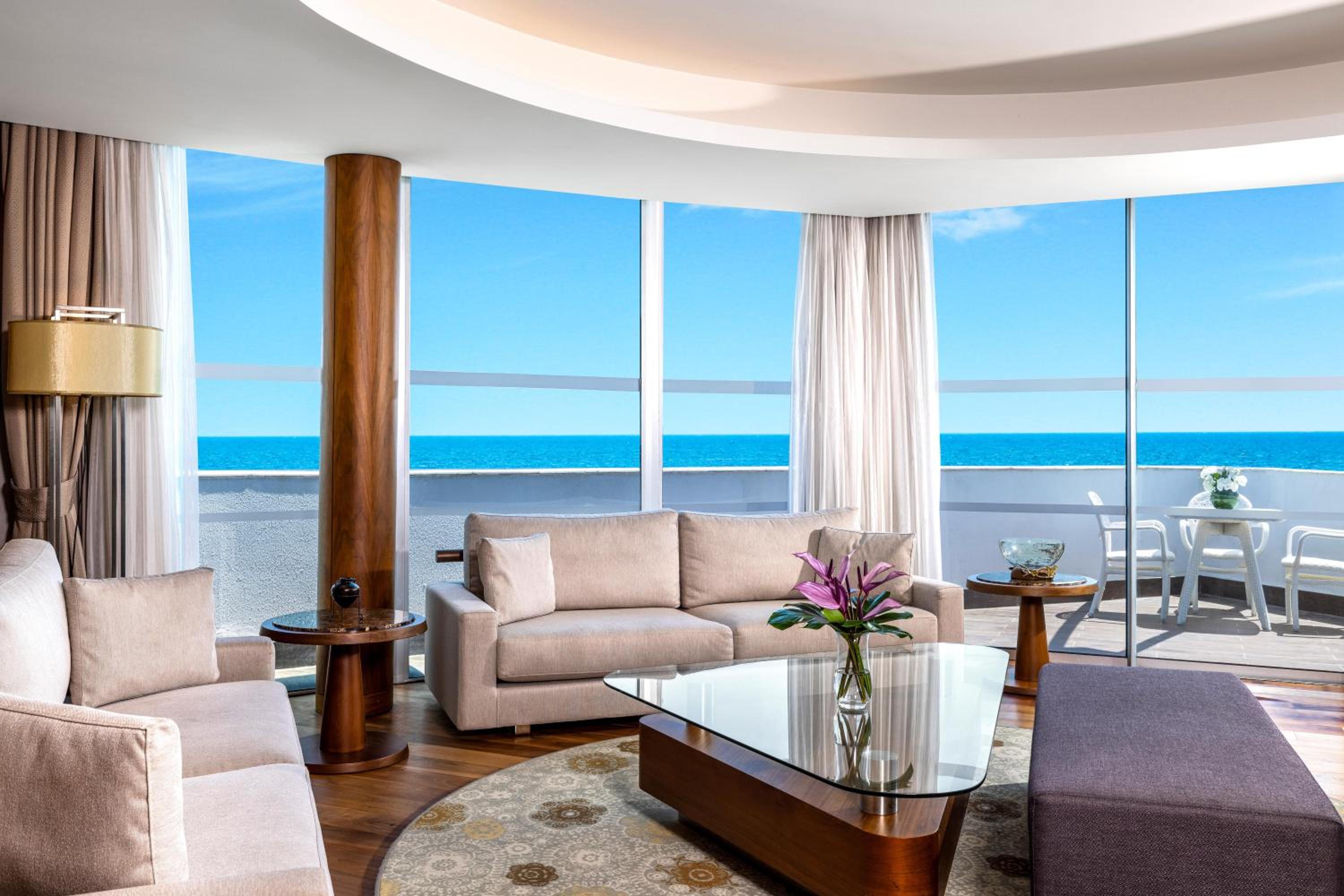 Deluxe Royal Suite with Sea View and Balcony