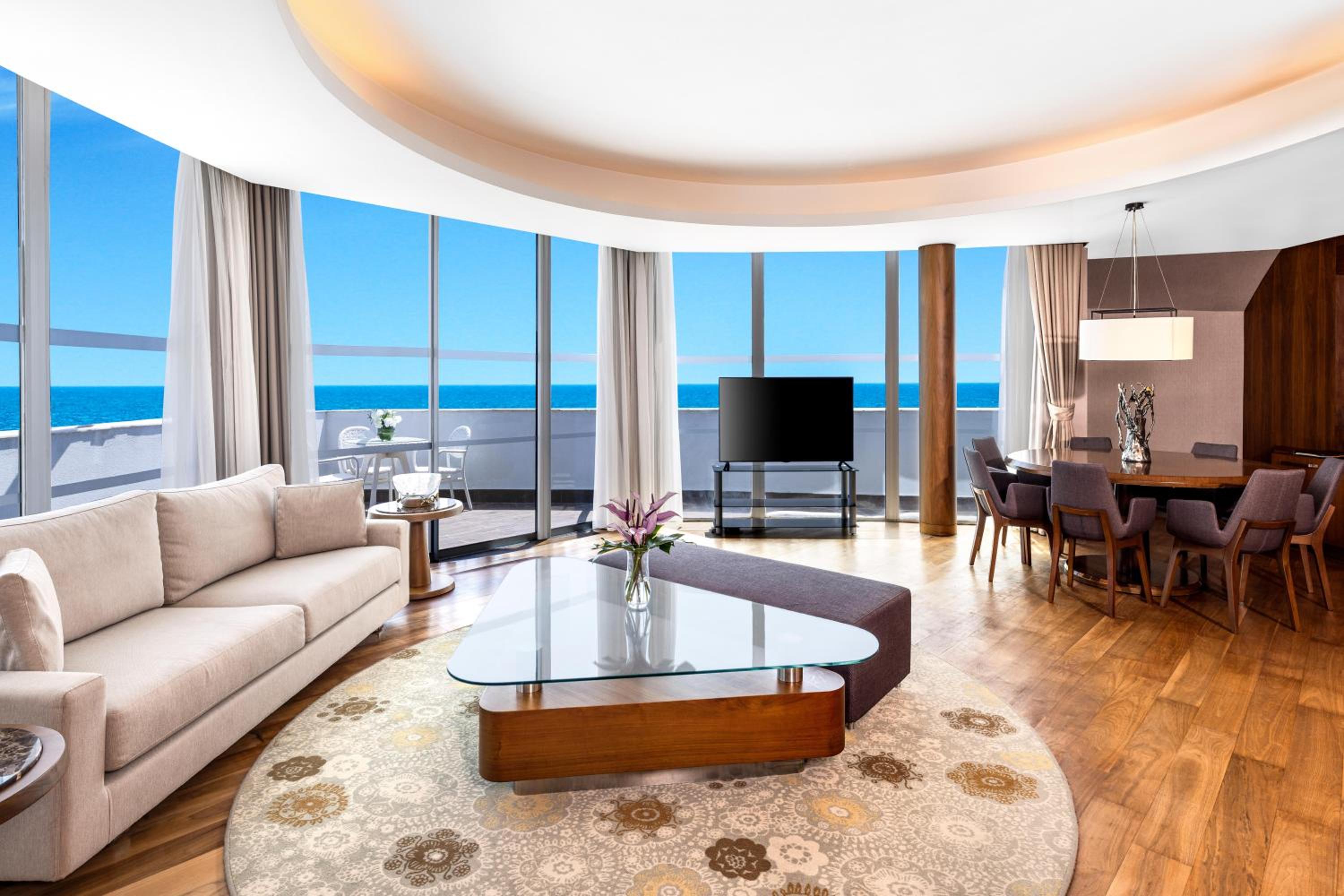 Deluxe Royal Suite with Sea View and Balcony