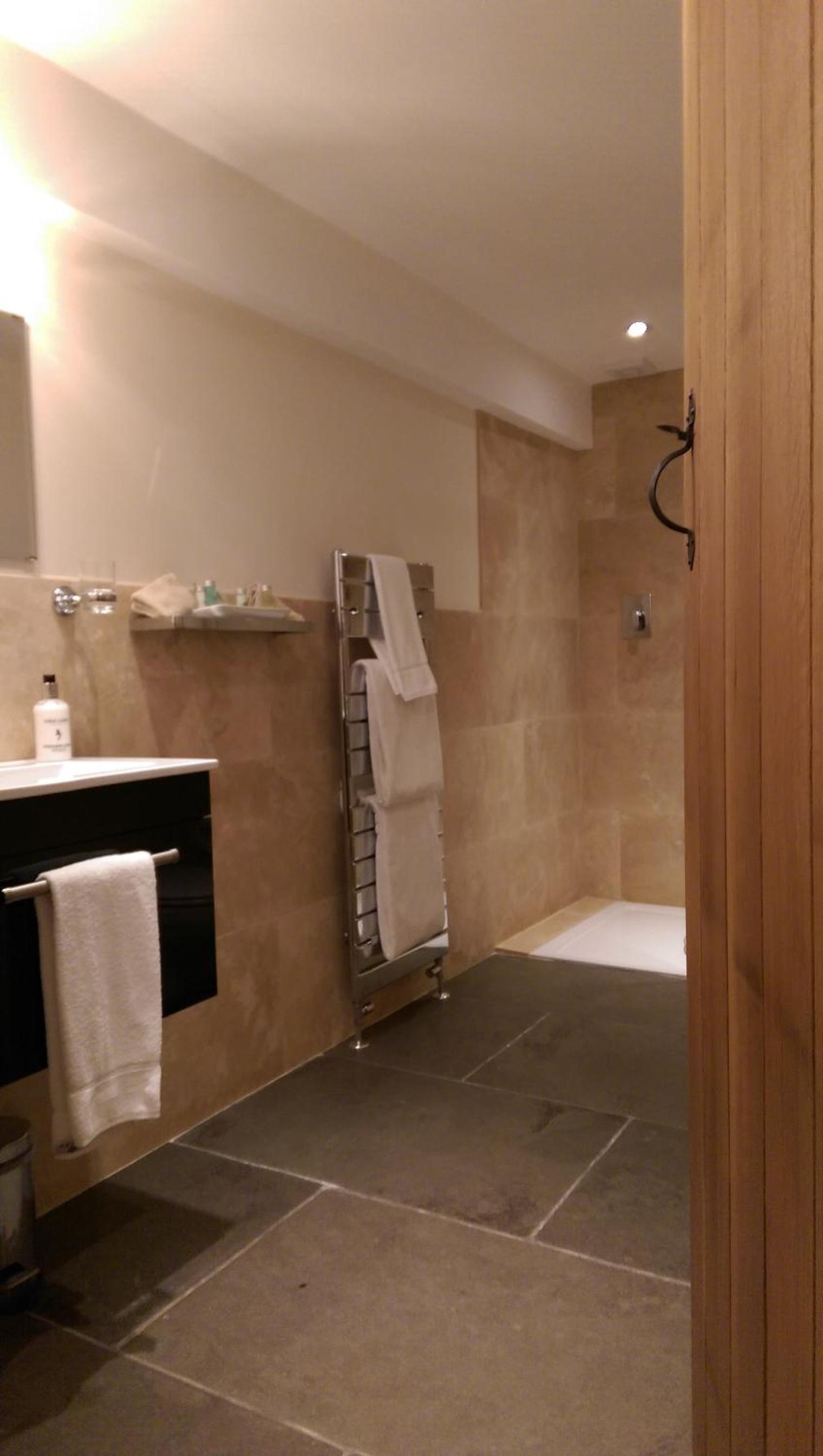 Twin Room with Bathroom - Photo 2