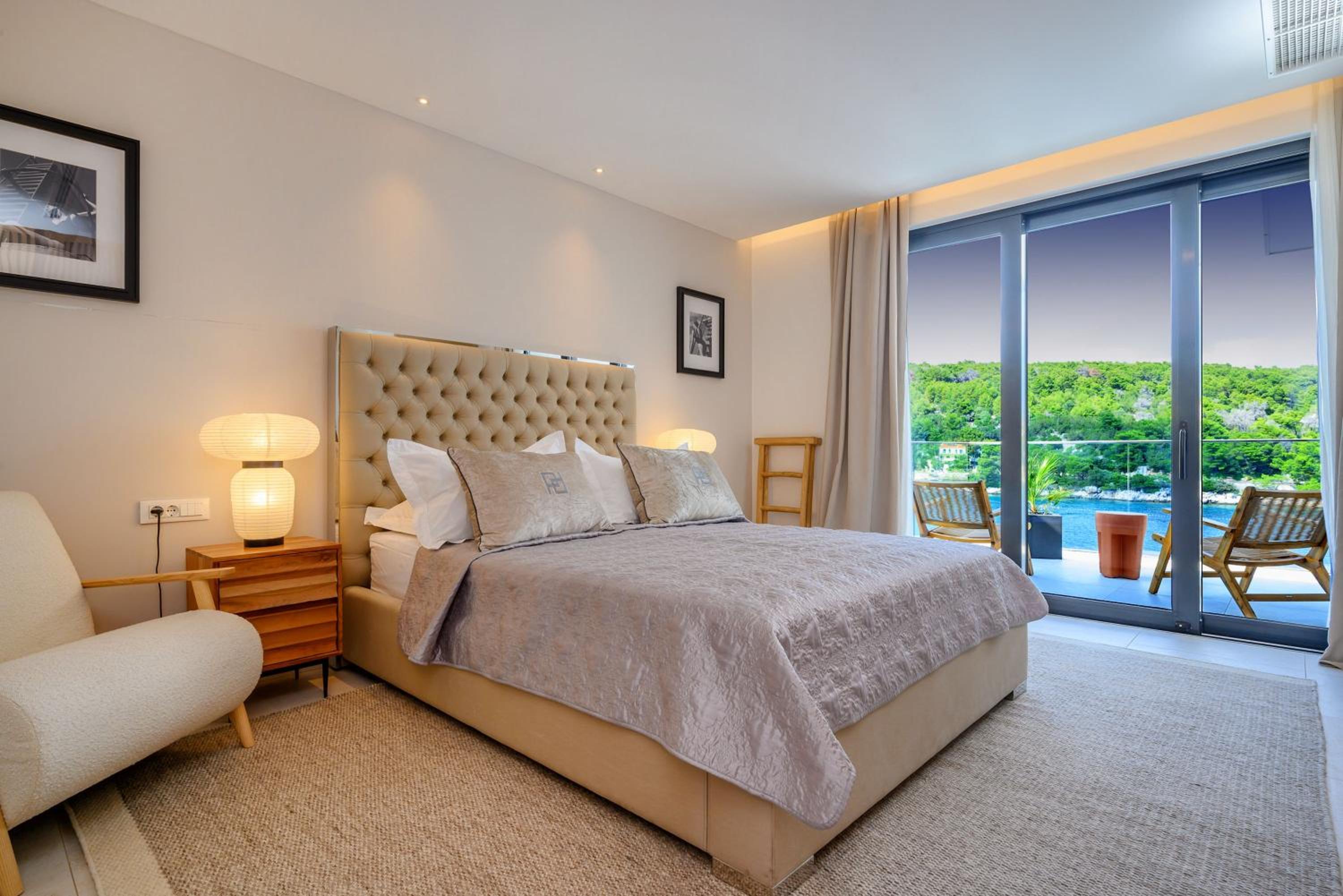 Four-Bedroom Villa photo 1