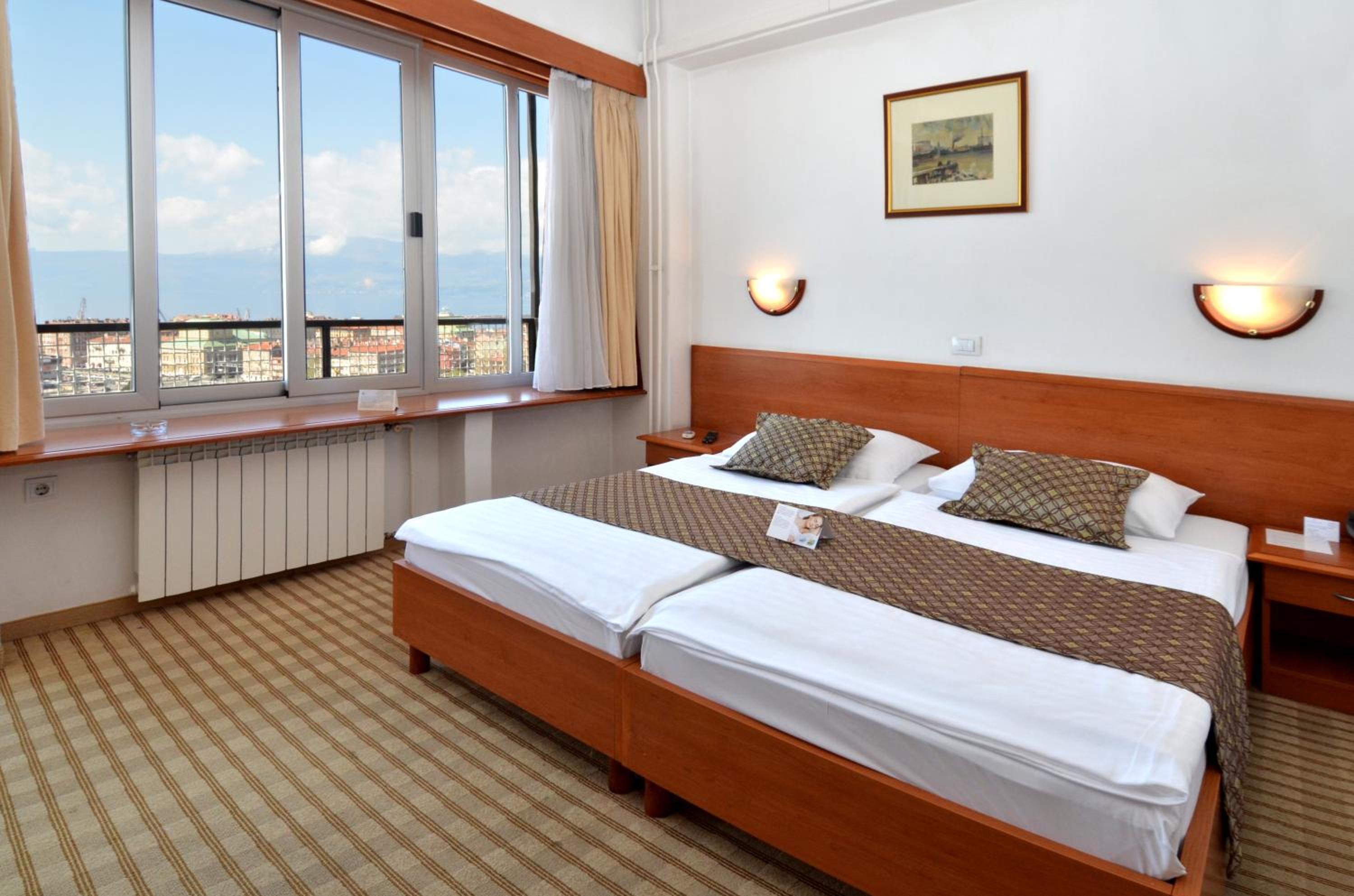 Standard Double or Twin Room - Photo 3