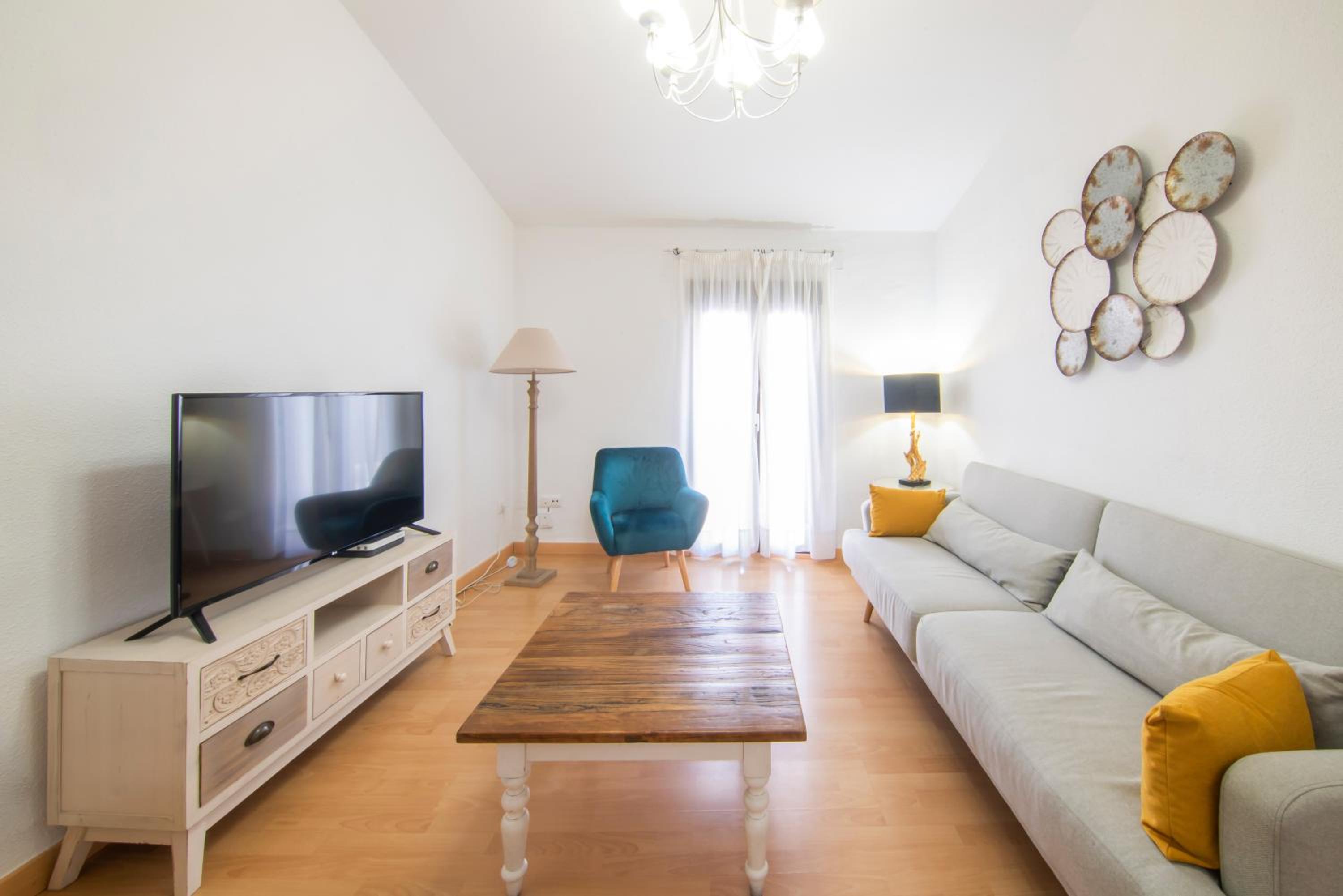One-Bedroom Apartment - Photo 4