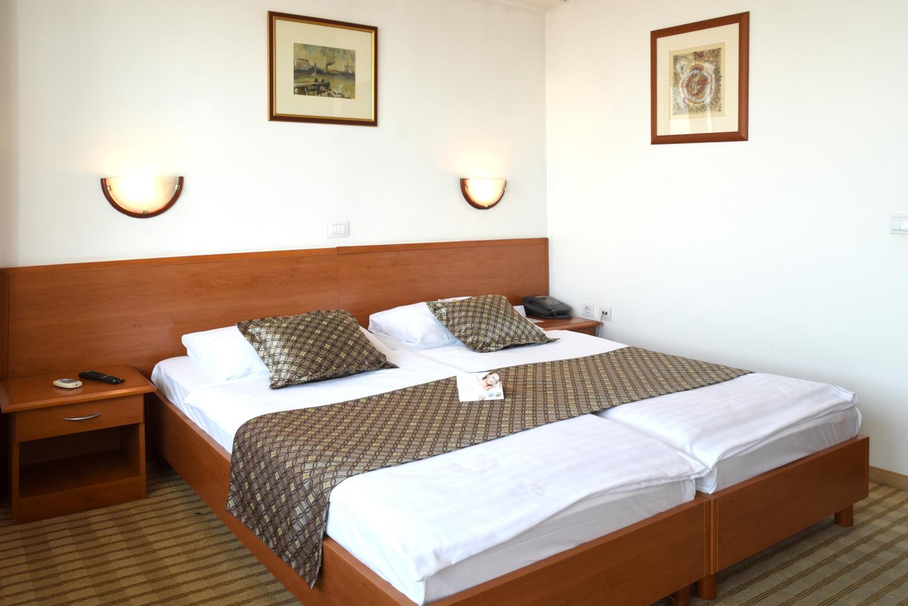Standard Double or Twin Room - Photo 1