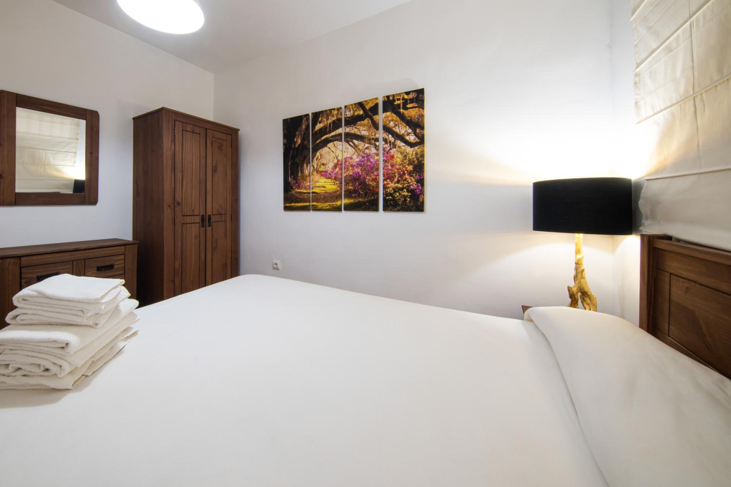 One-Bedroom Apartment - Photo 6
