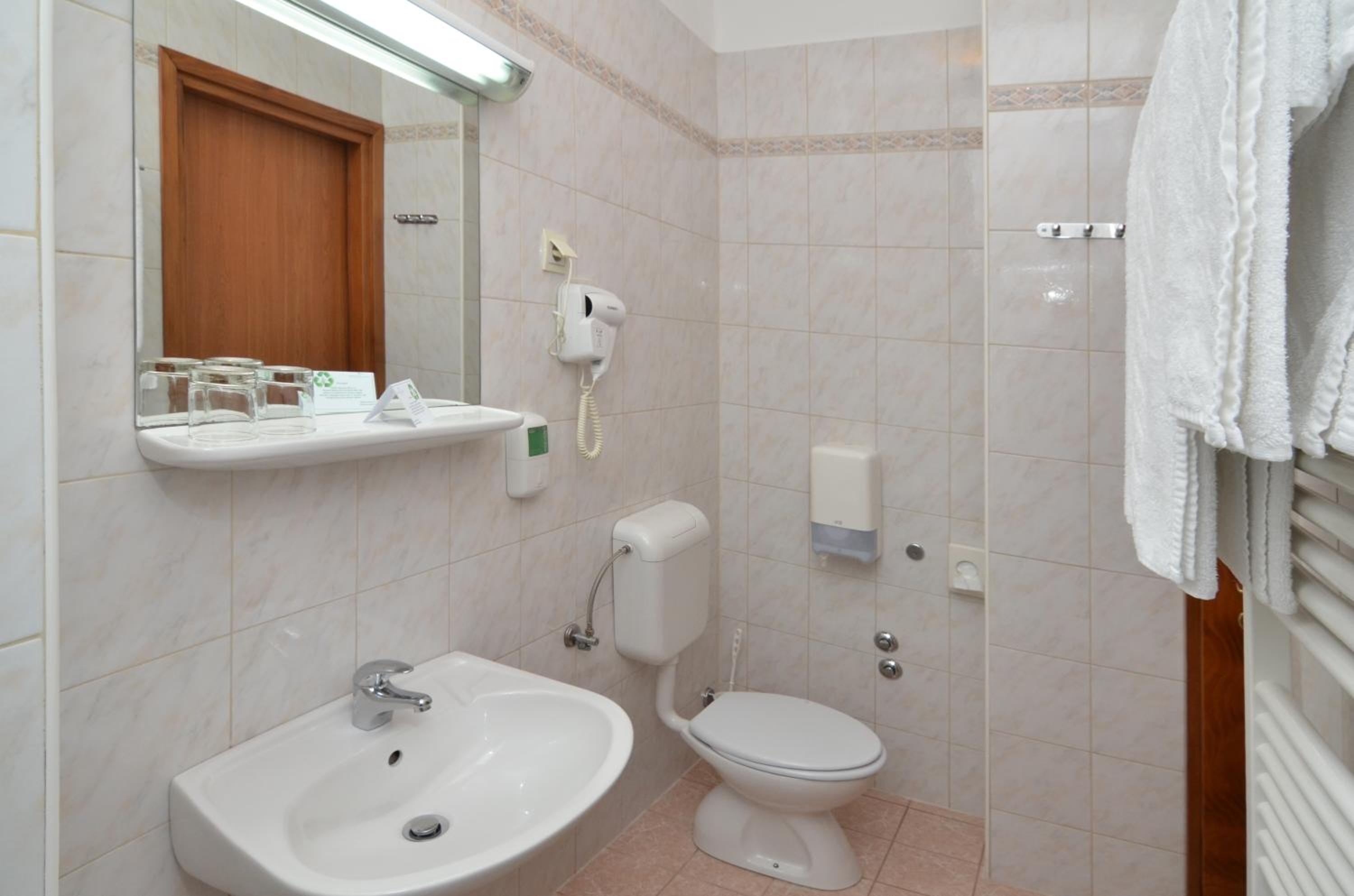 Comfort Twin Room - Photo 9