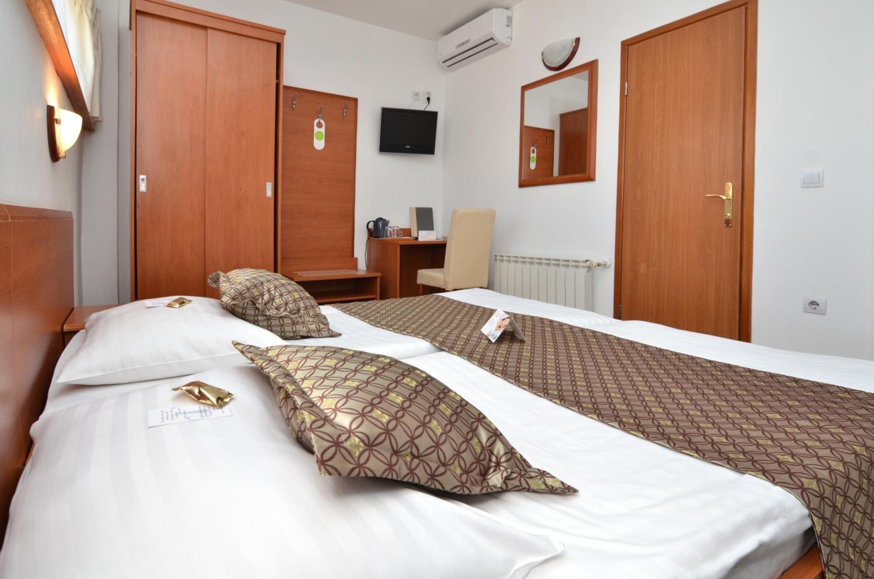 Comfort Twin Room - Photo 8