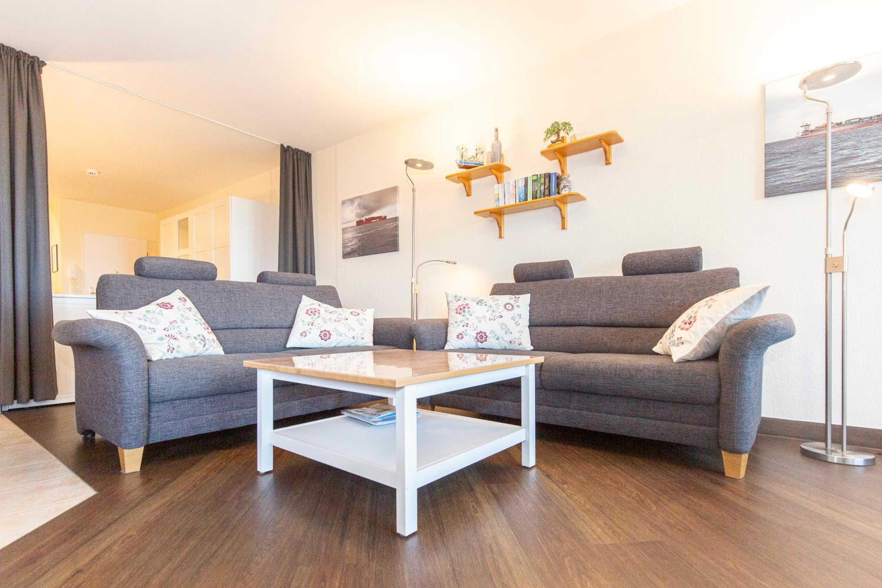 Apartment with Balcony photo 1