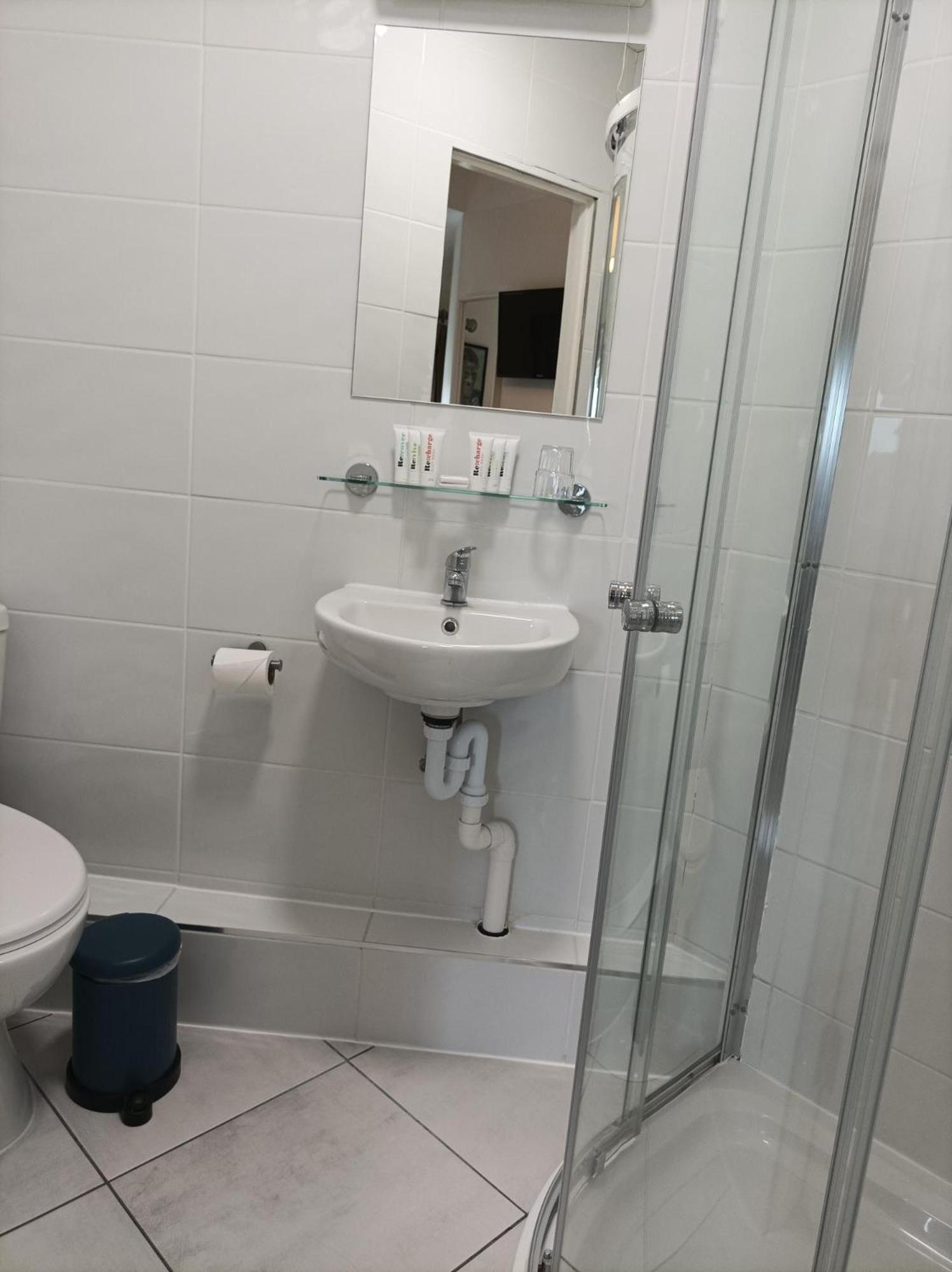 Standard Twin Room photo 2